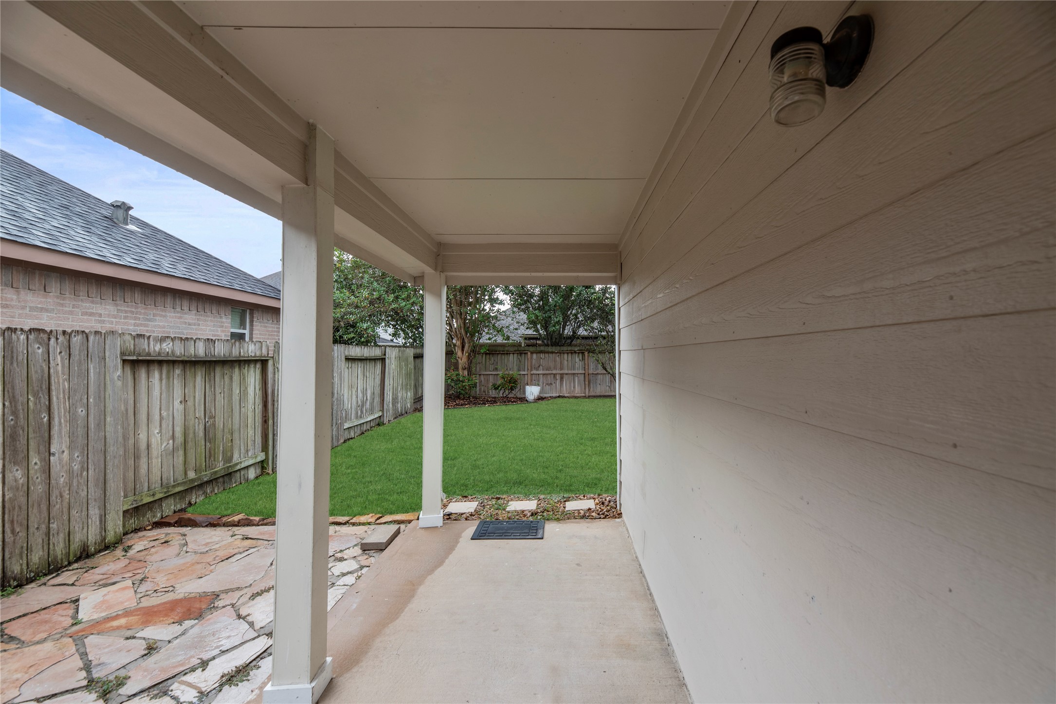 Covered patio and flagstone patio area.