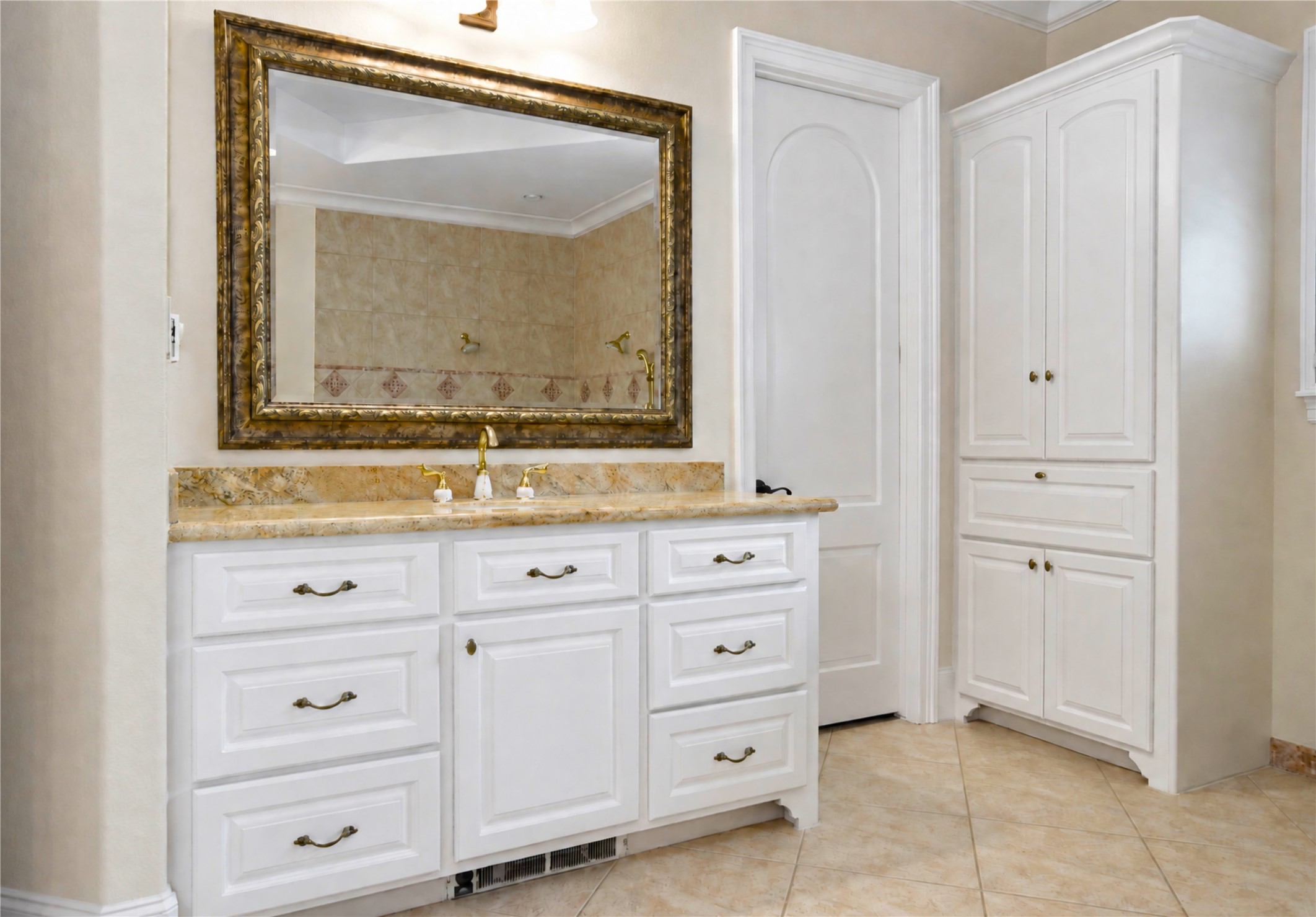 Primary sink with second closet
