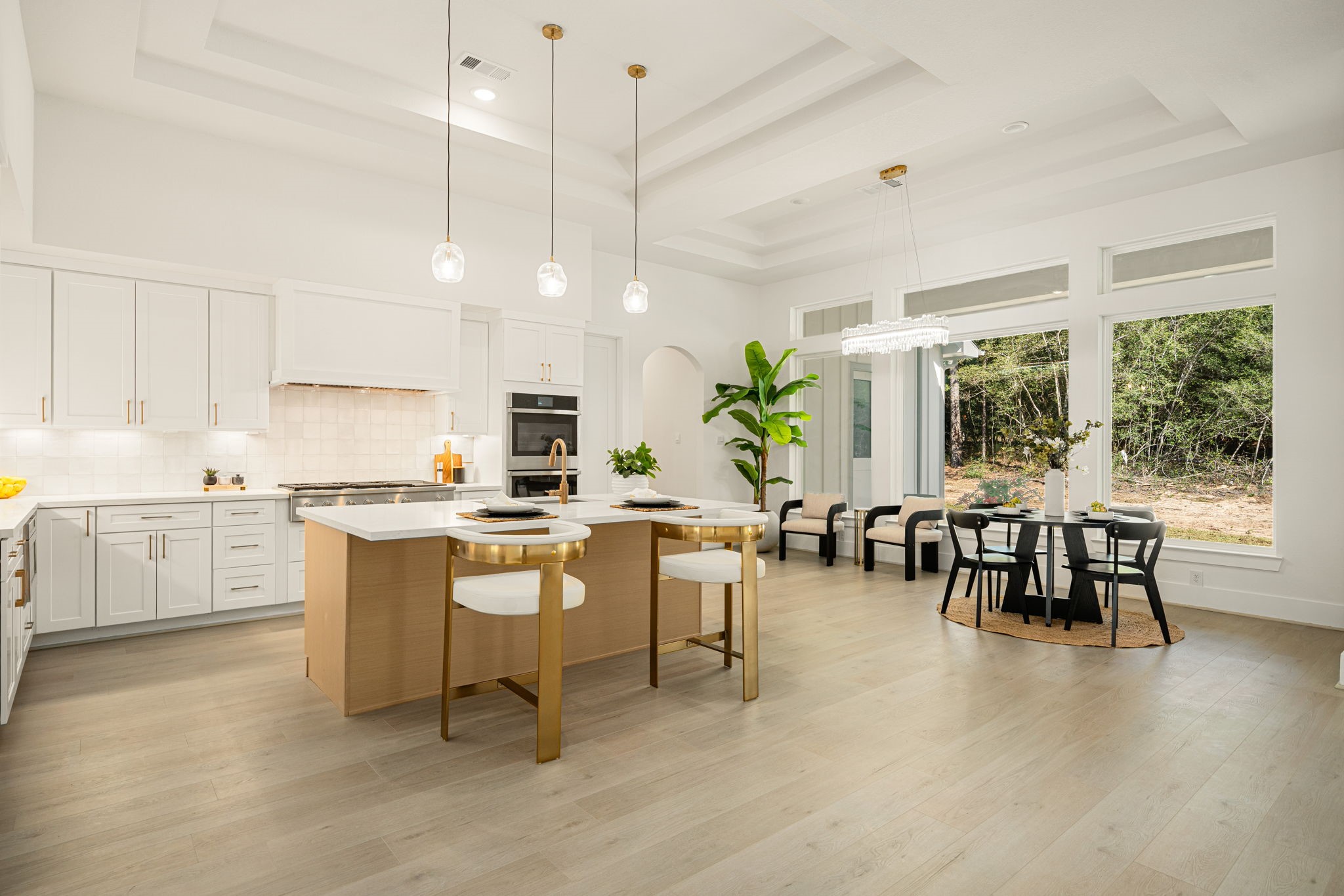 Open-concept kitchen and breakfast area featuring dramatic vaulted ceilings and an inviting layout.