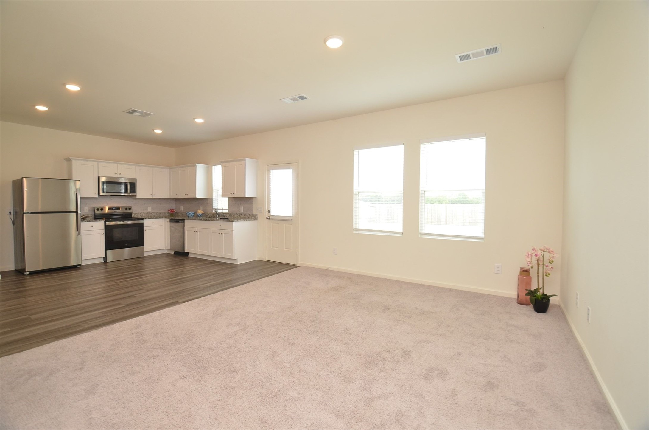 Family room to Kitchen/ Dining