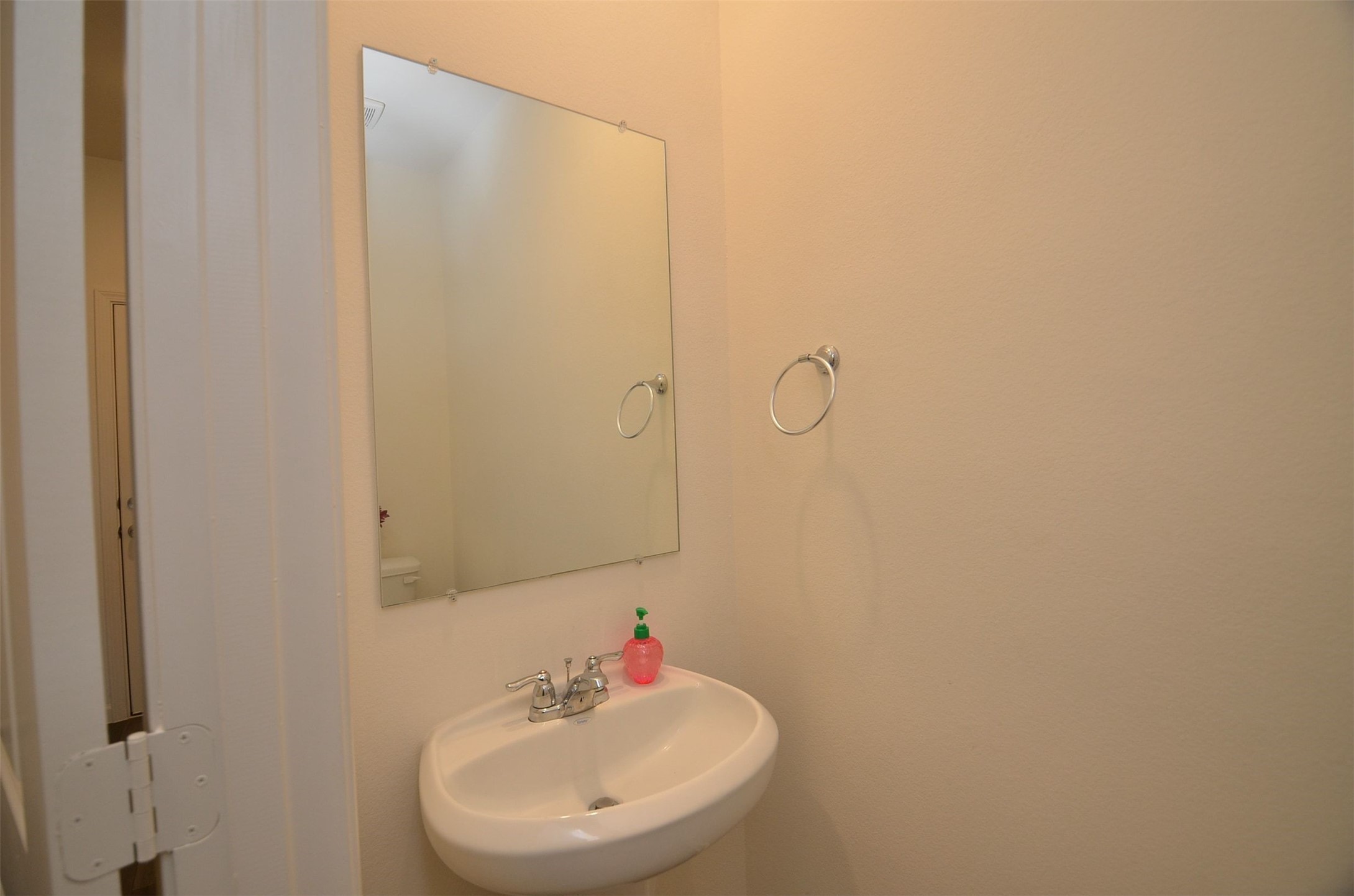 Powder room 1 st Floor