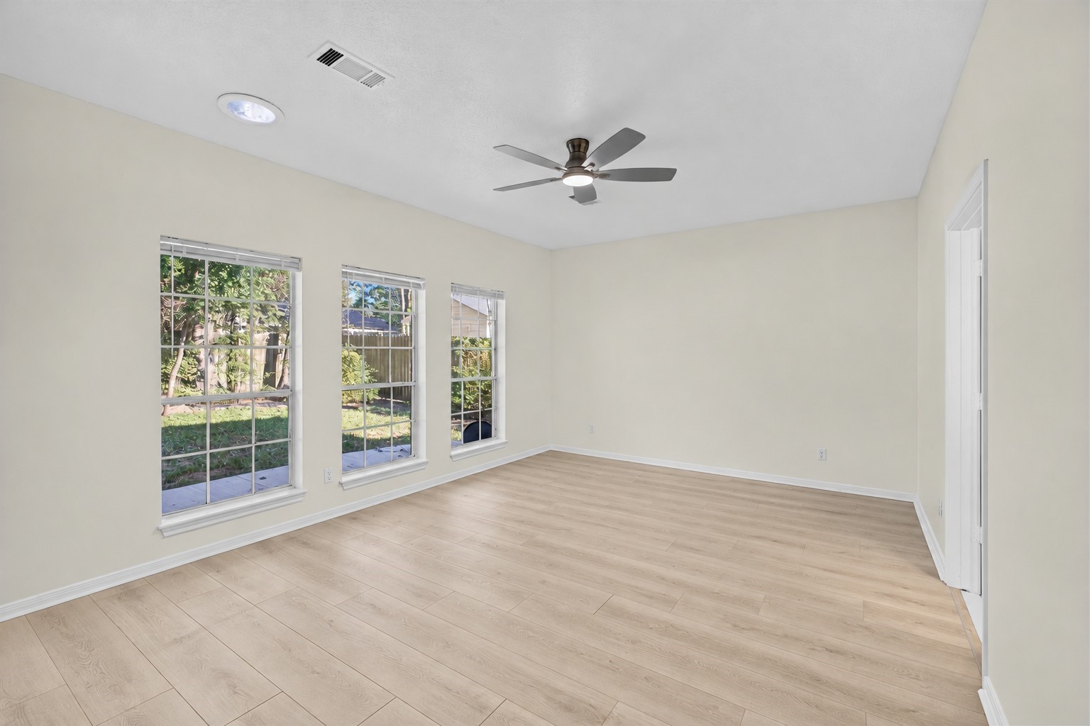120 Hiwon Drive, Conroe, TX 77304