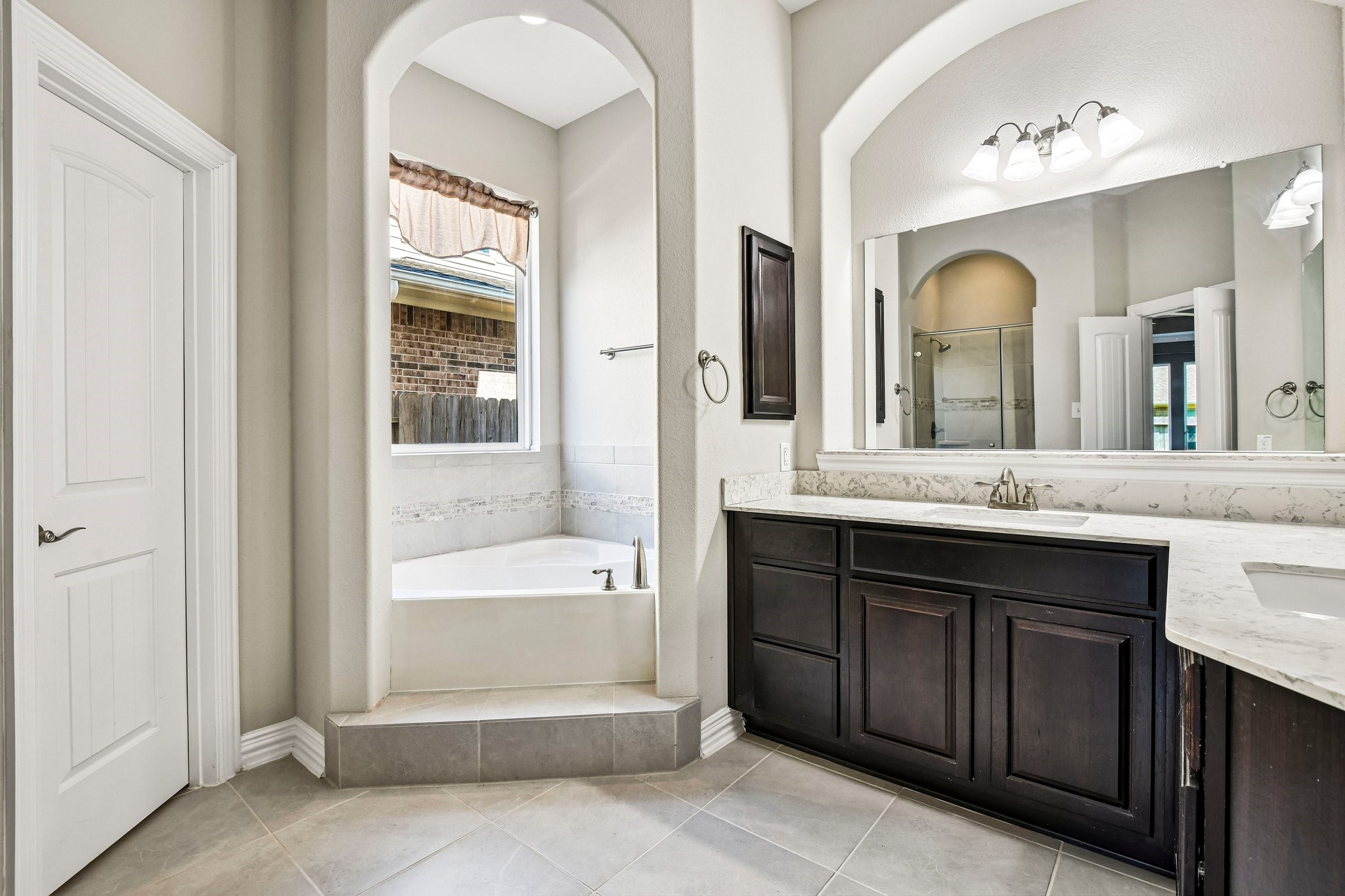 Luxurious En suite bath