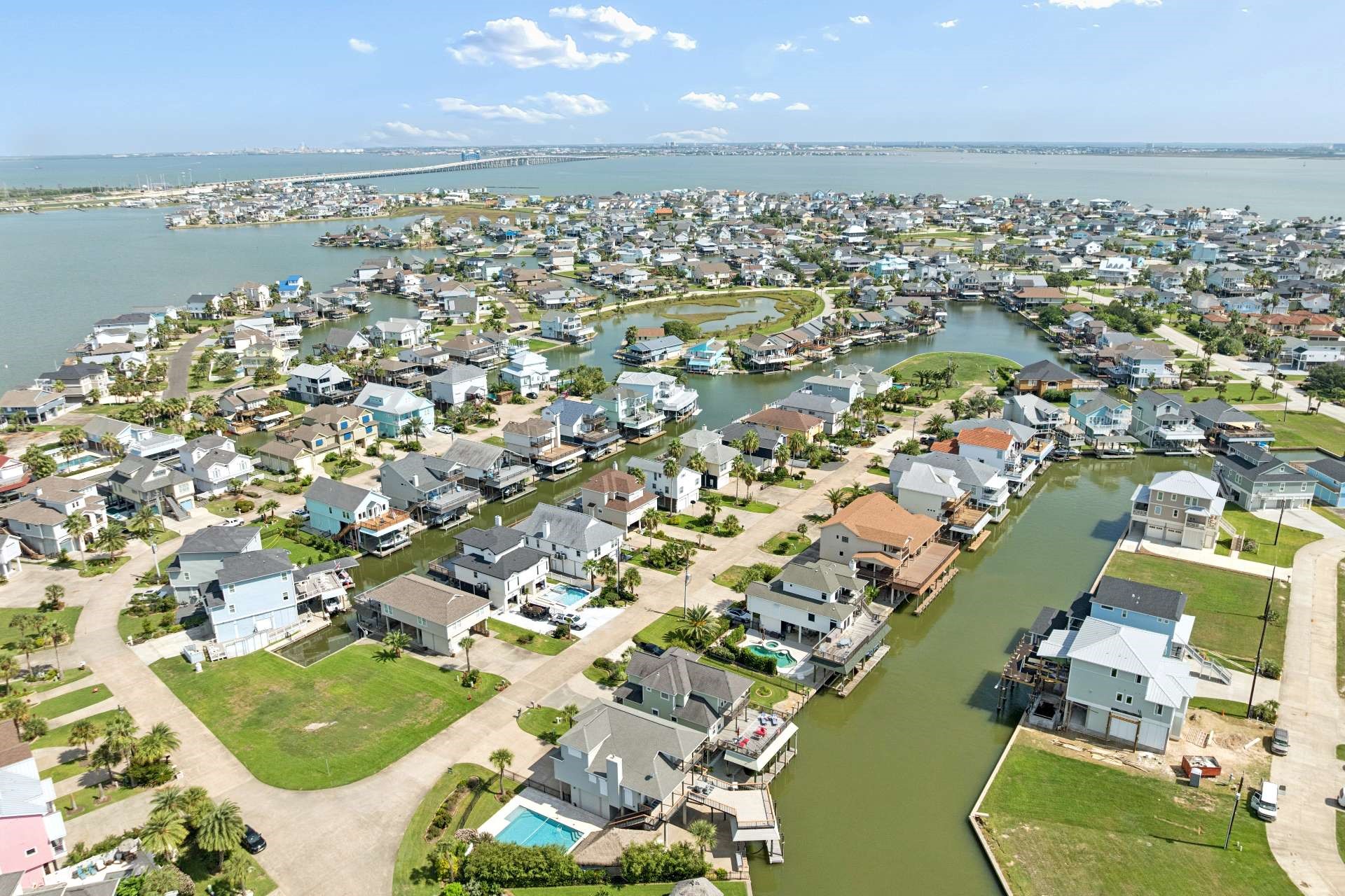 515 Westerly Drive, Tiki Island, TX 77554