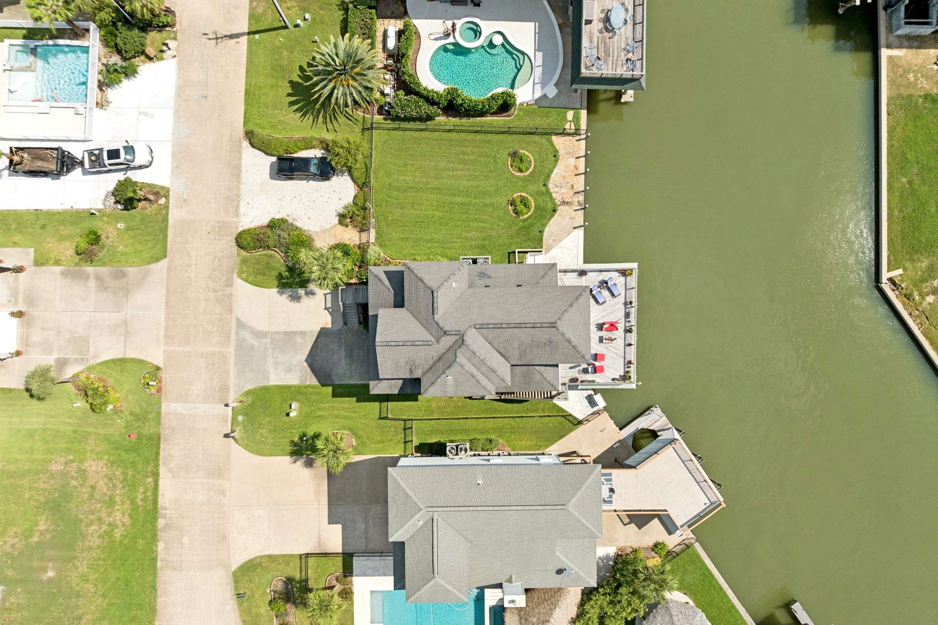 515 Westerly Drive, Tiki Island, TX 77554