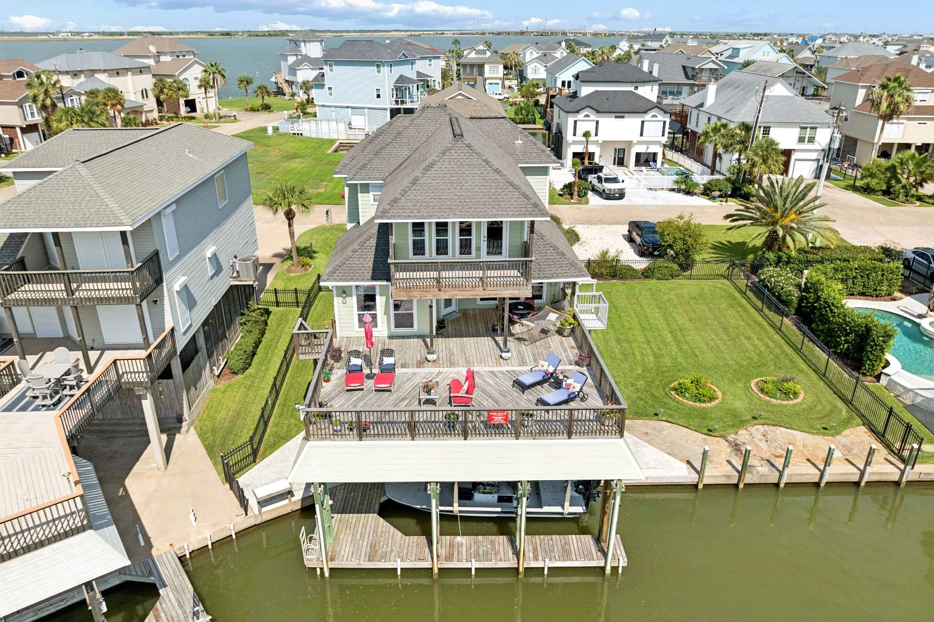 515 Westerly Drive, Tiki Island, TX 77554