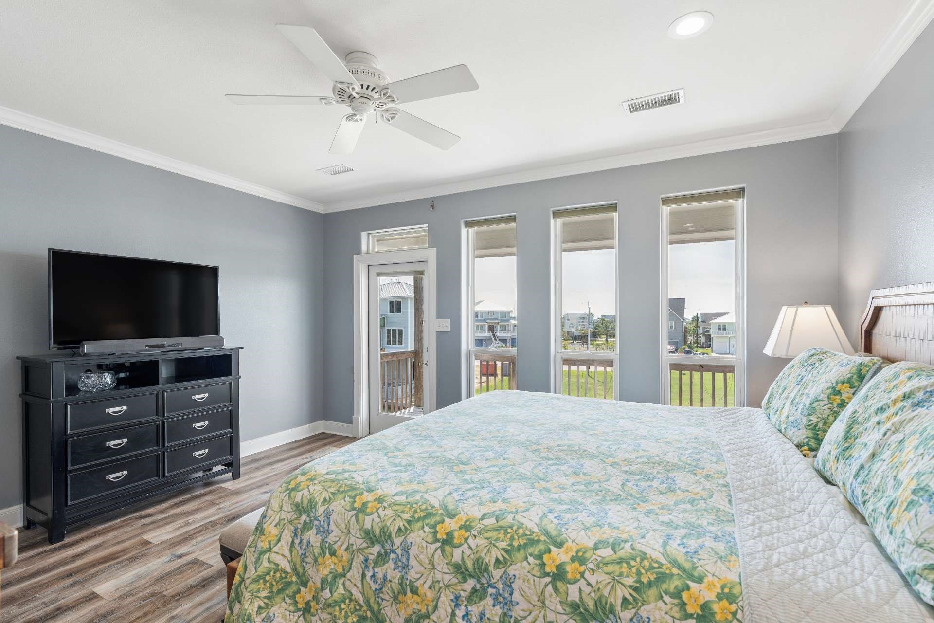 515 Westerly Drive, Tiki Island, TX 77554