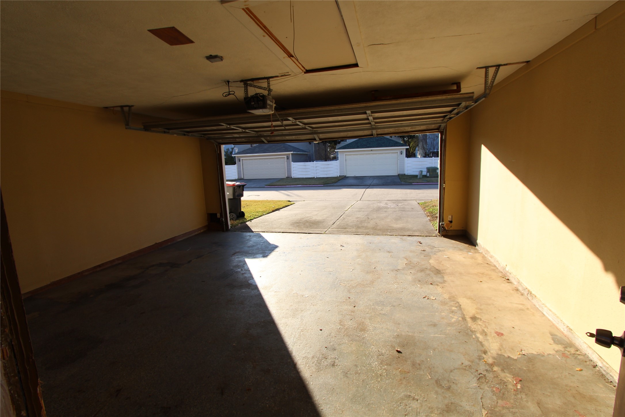 9515 Farrell Drive, Houston, TX 77070