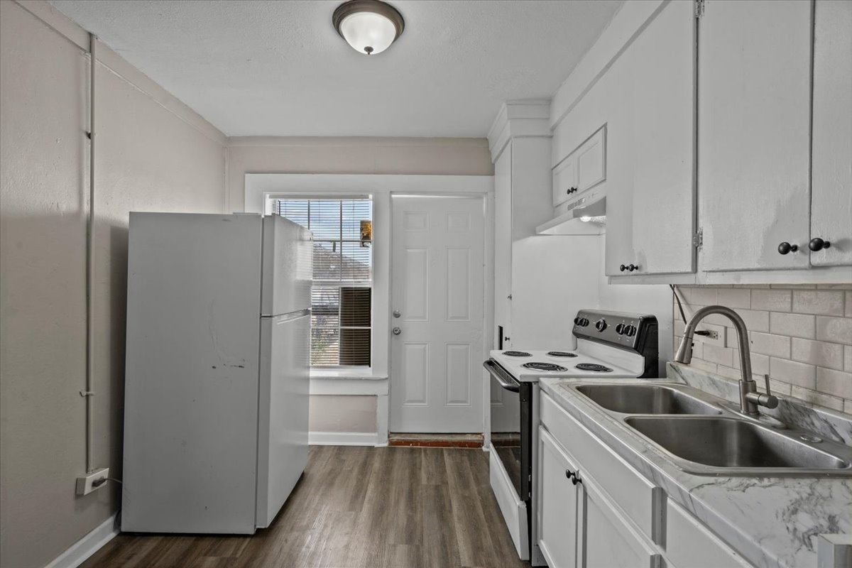 Refrigerator and oven convey! Refrigerator and oven convey!