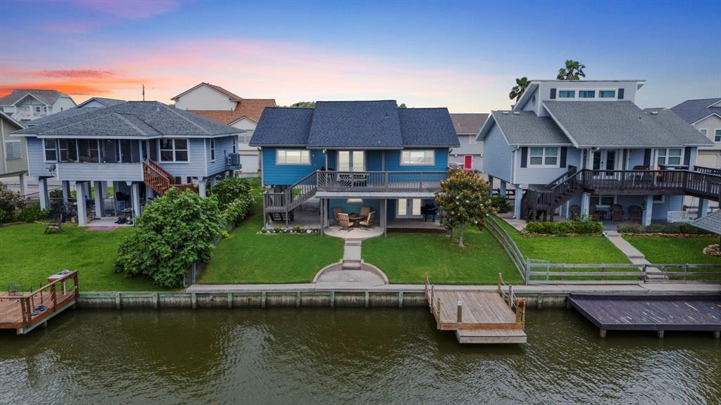 30 N Curlew Street, La Marque, TX 77568