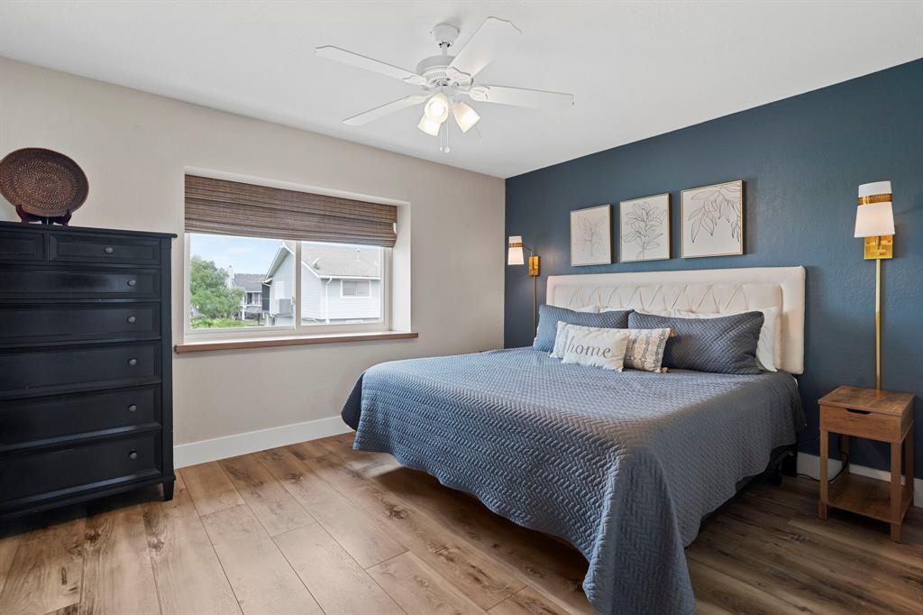 30 N Curlew Street, La Marque, TX 77568