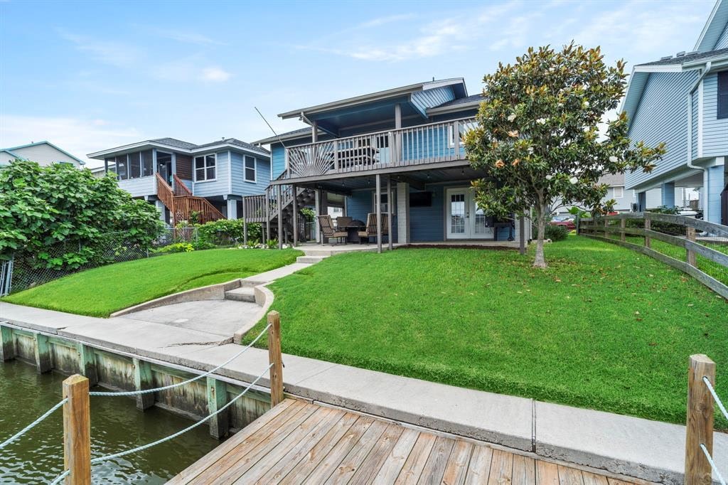 30 N Curlew Street, La Marque, TX 77568