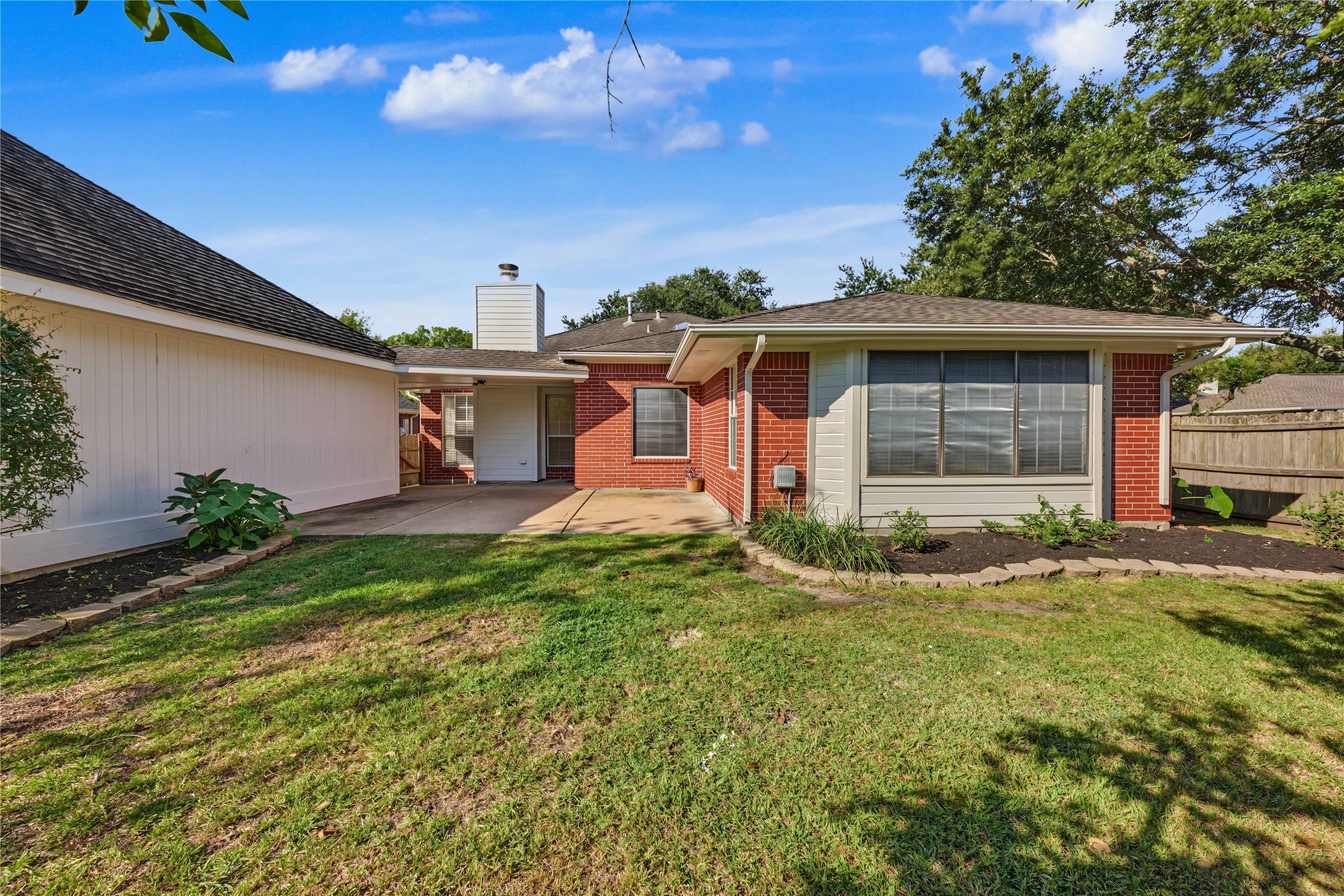 102 Crimson Bay Drive, League City, TX 77573