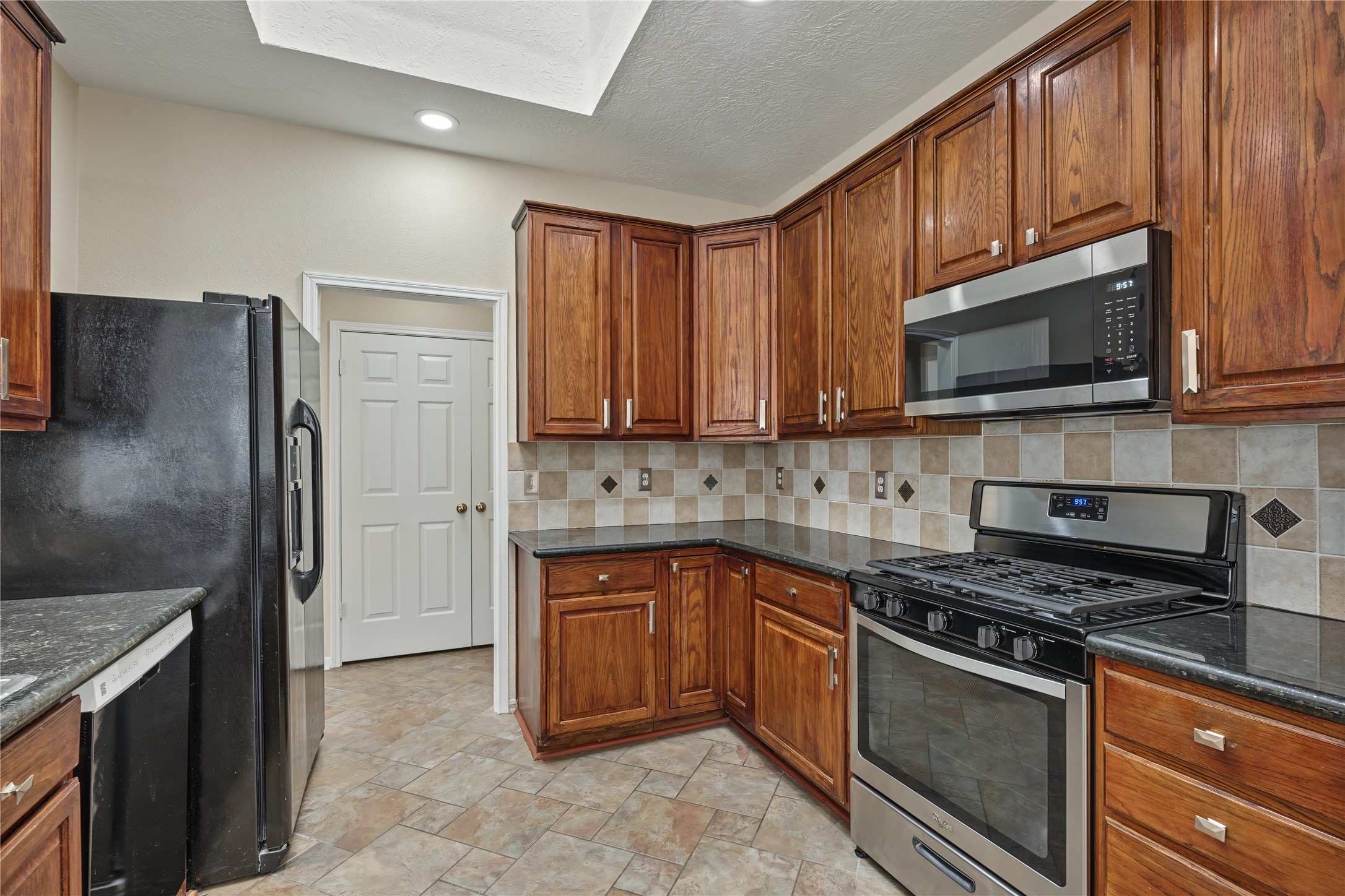 102 Crimson Bay Drive, League City, TX 77573