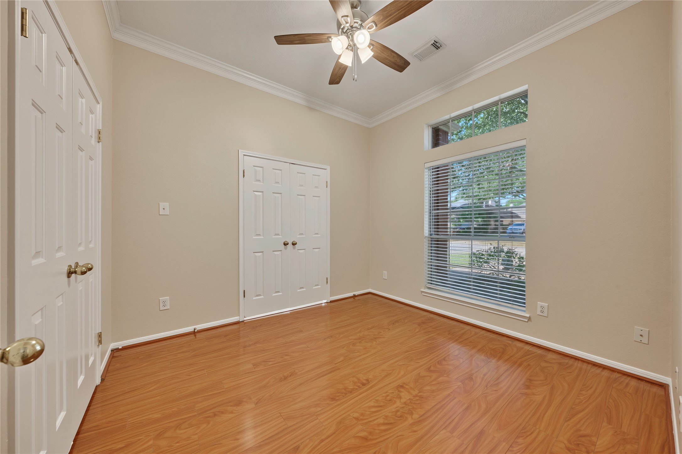 102 Crimson Bay Drive, League City, TX 77573