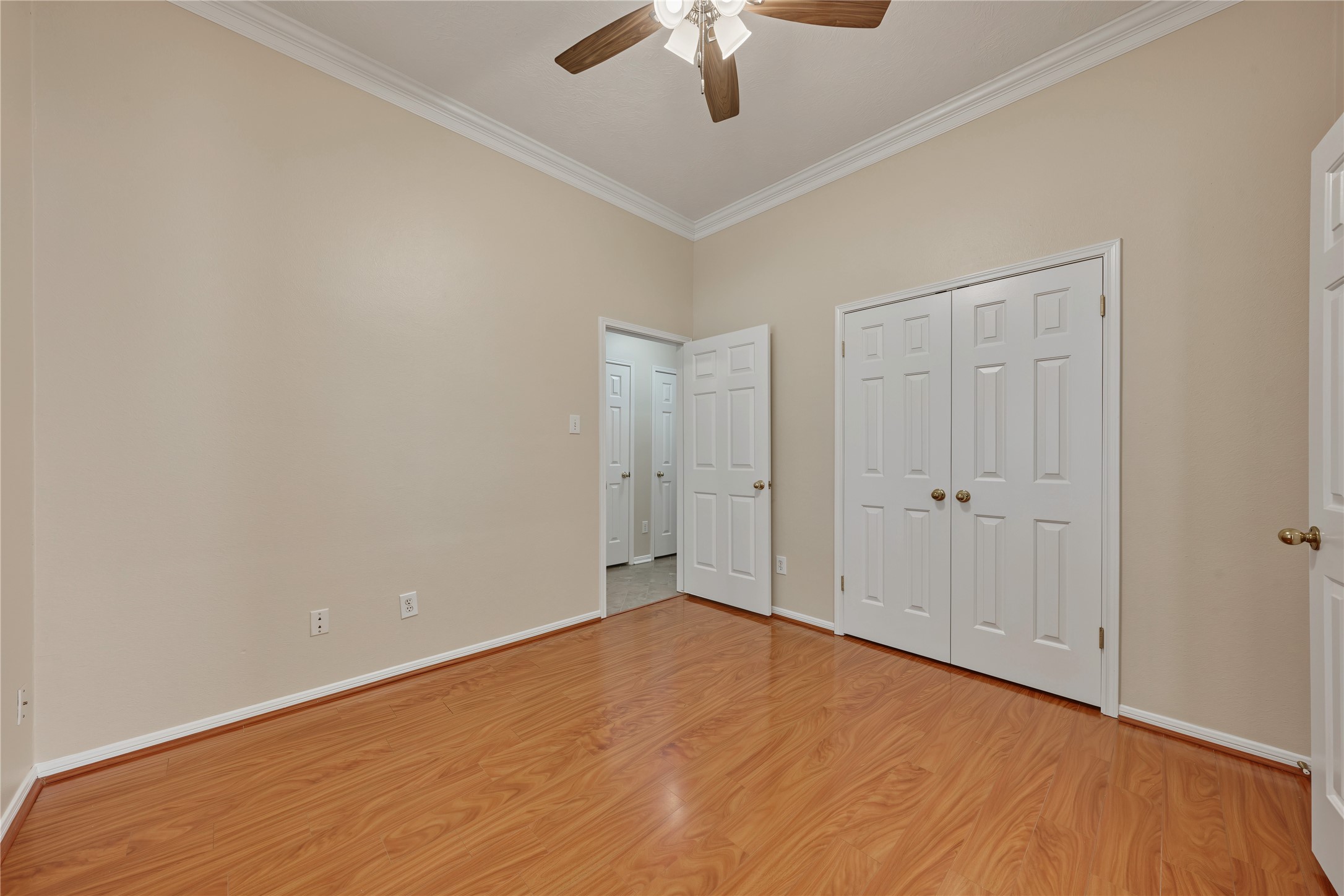102 Crimson Bay Drive, League City, TX 77573