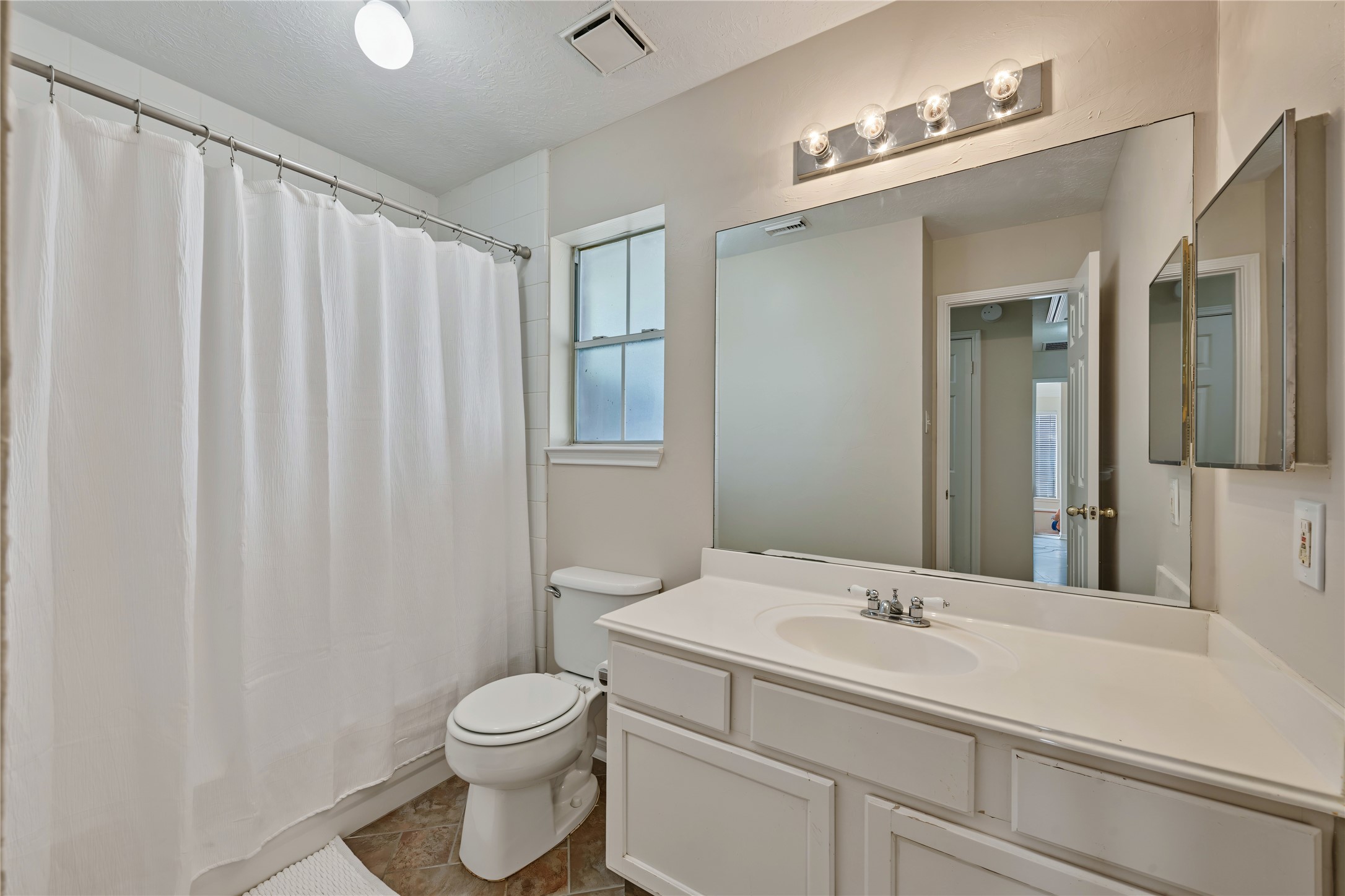 102 Crimson Bay Drive, League City, TX 77573