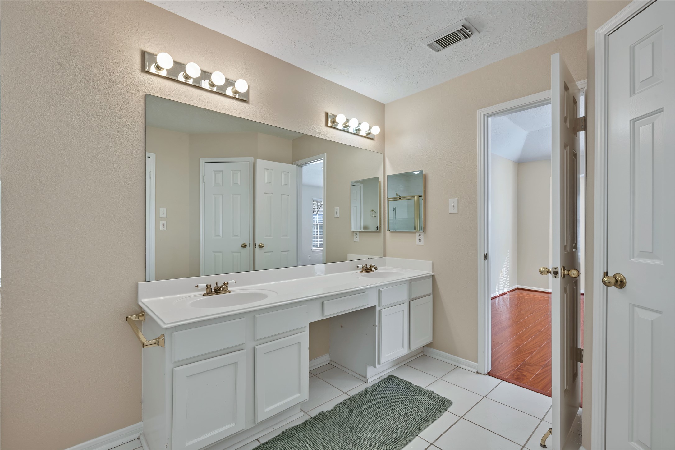 102 Crimson Bay Drive, League City, TX 77573