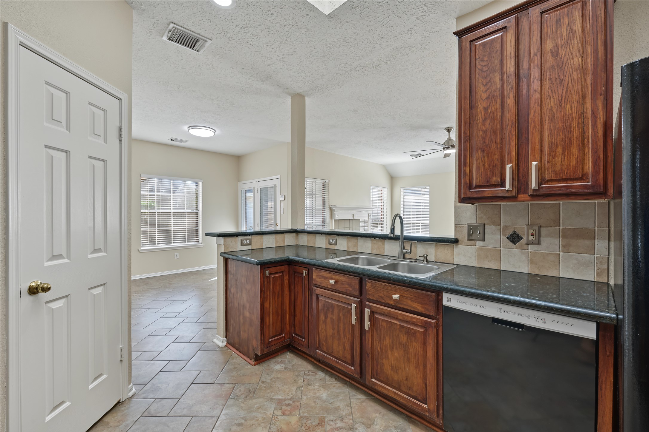 102 Crimson Bay Drive, League City, TX 77573