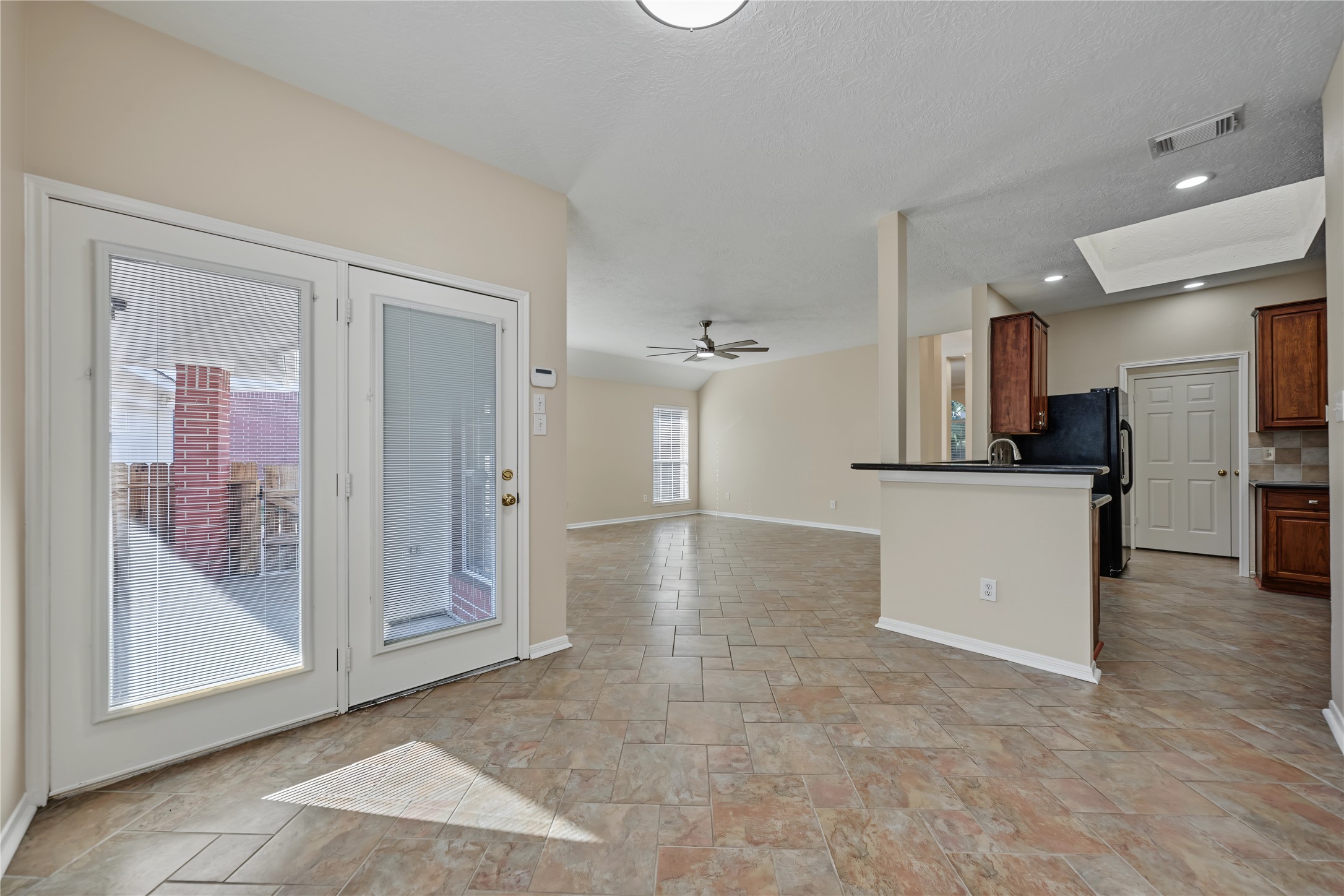 102 Crimson Bay Drive, League City, TX 77573