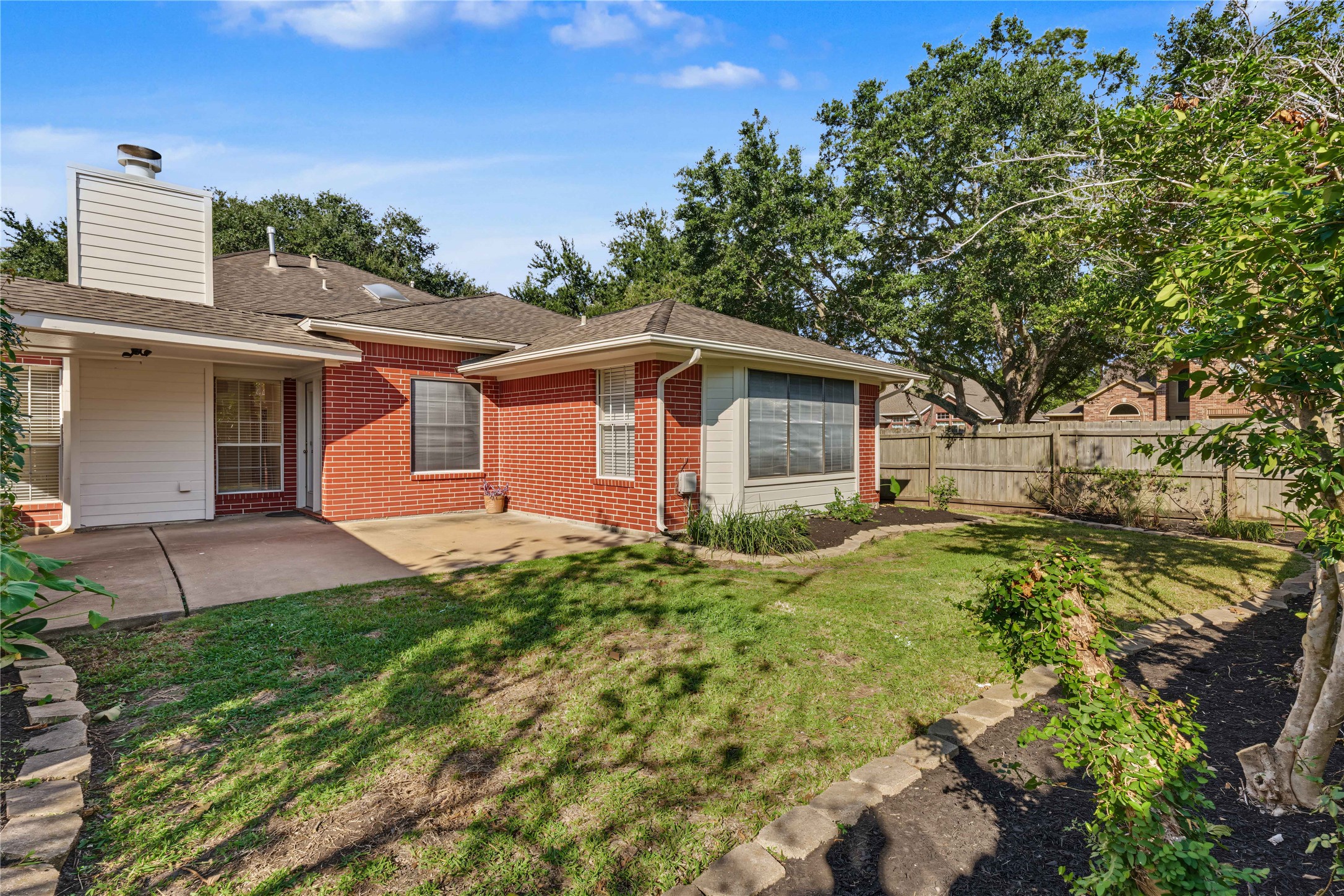 102 Crimson Bay Drive, League City, TX 77573