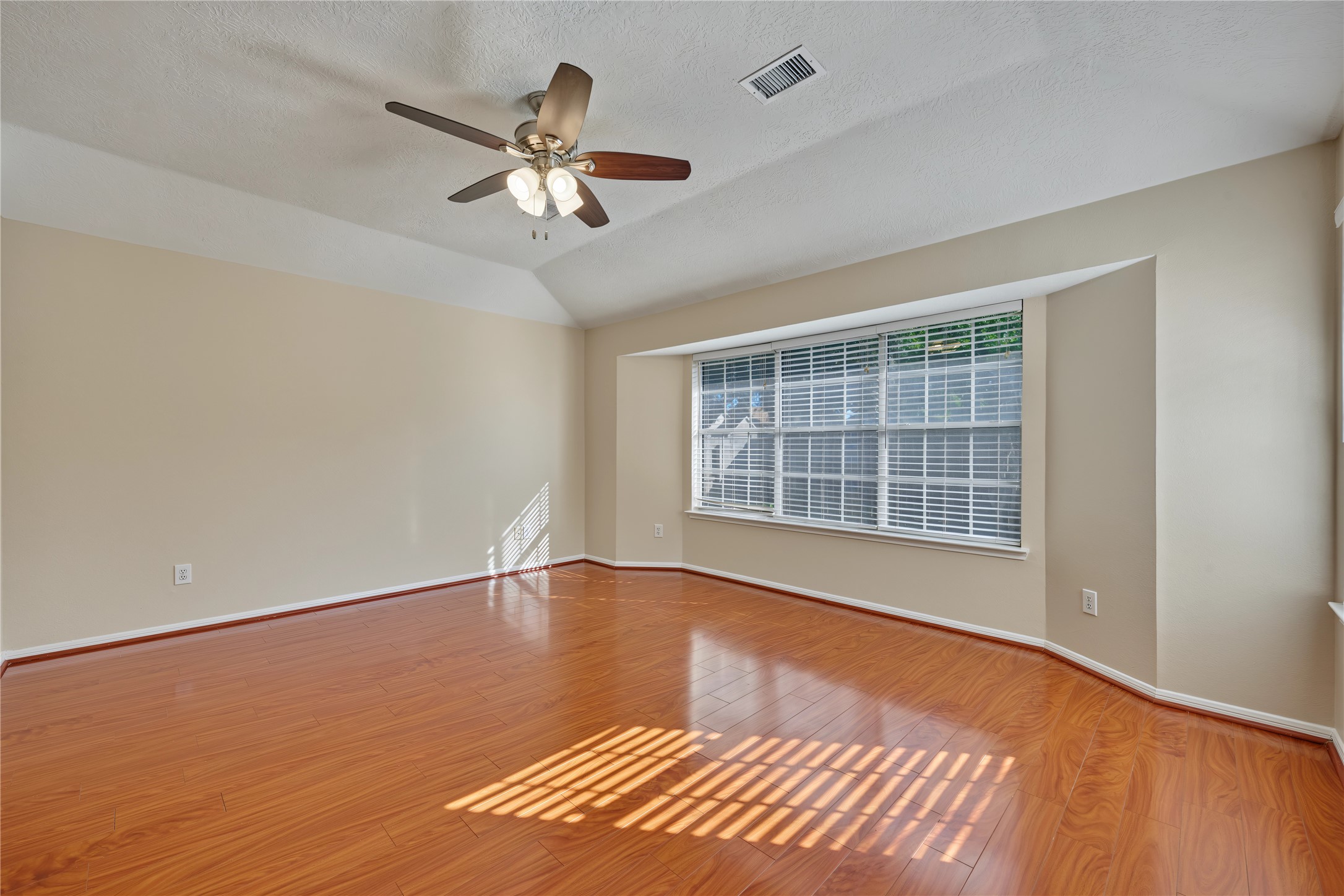 102 Crimson Bay Drive, League City, TX 77573