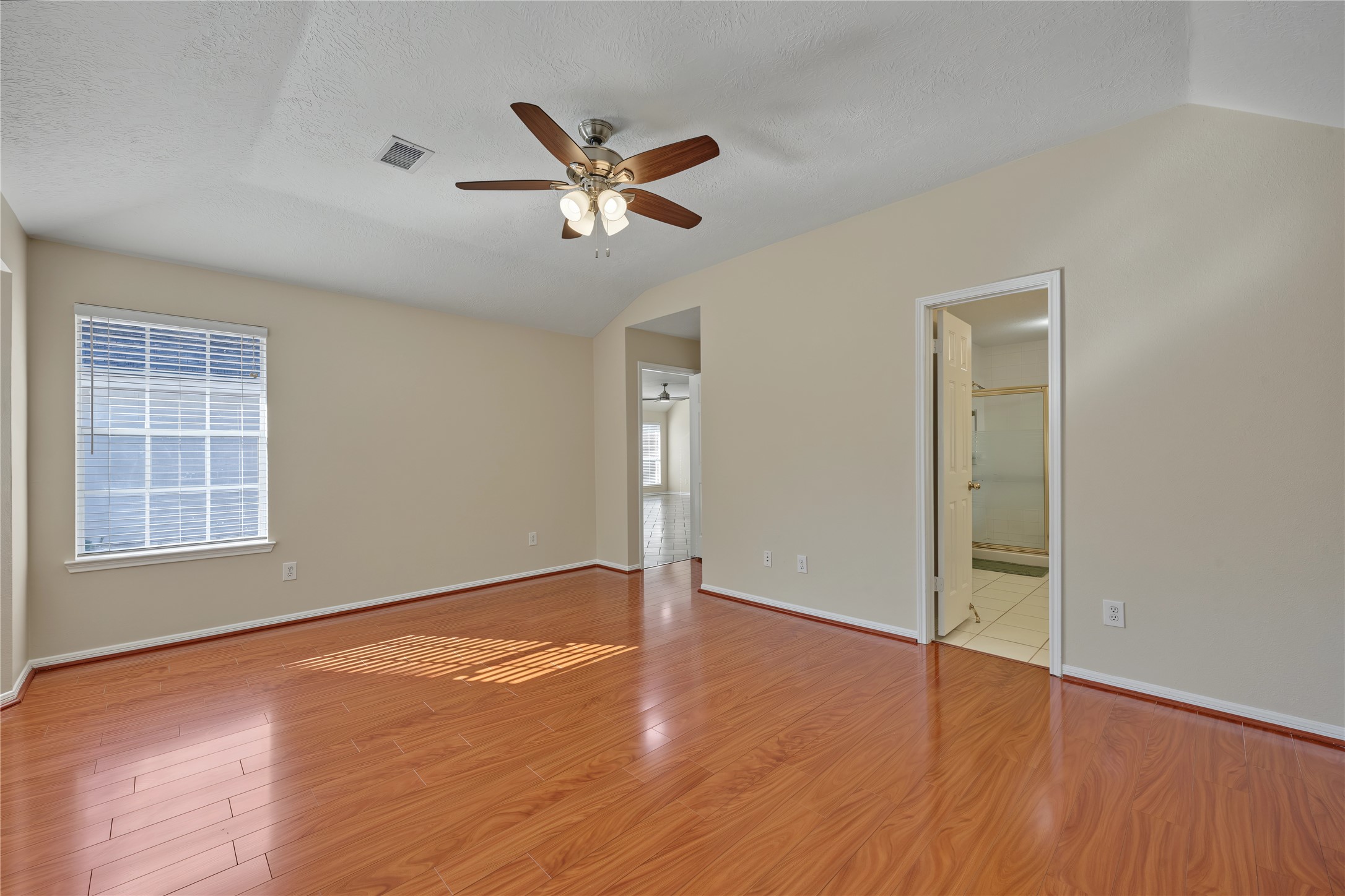 102 Crimson Bay Drive, League City, TX 77573