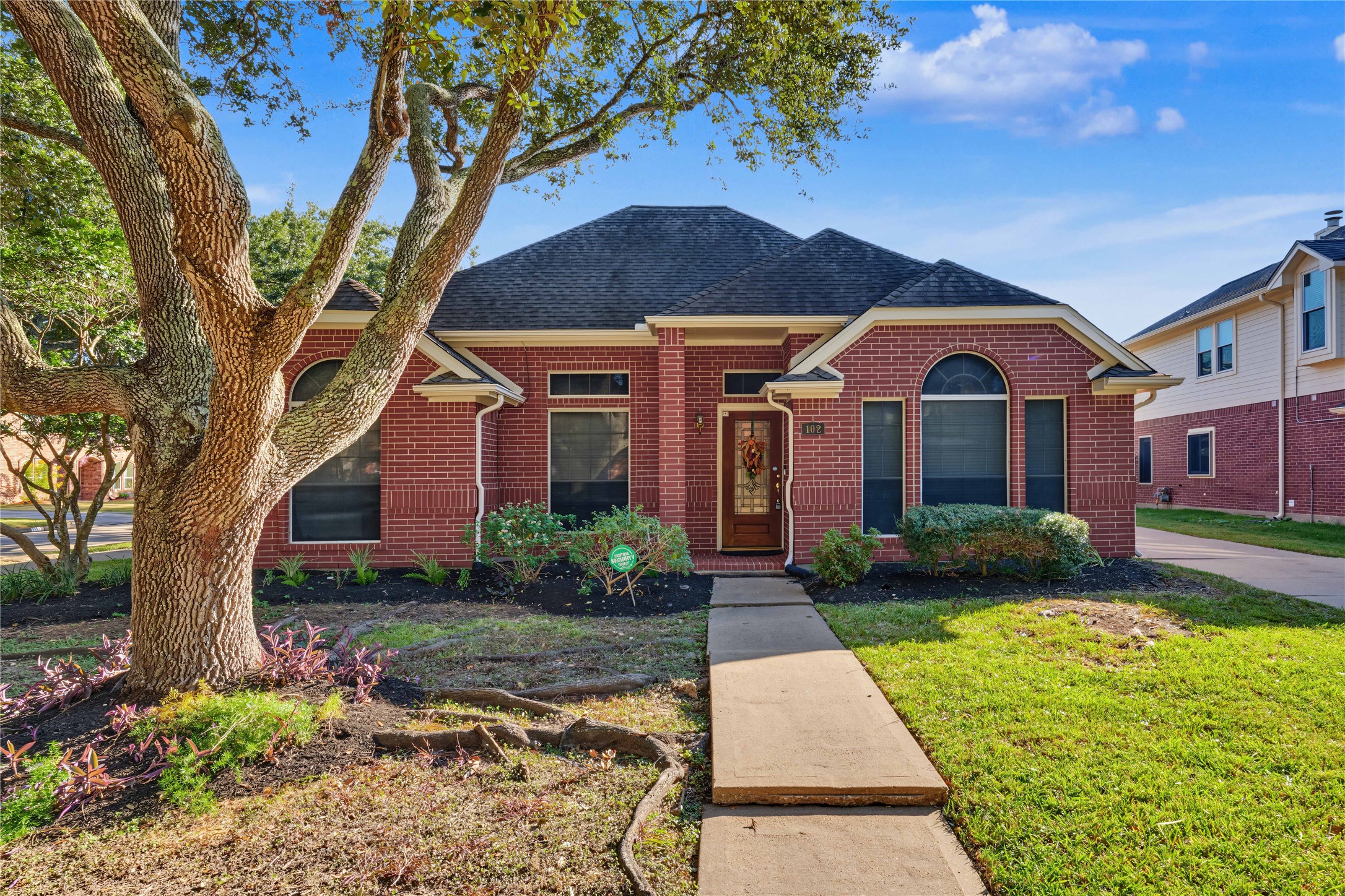 102 Crimson Bay Drive, League City, TX 77573