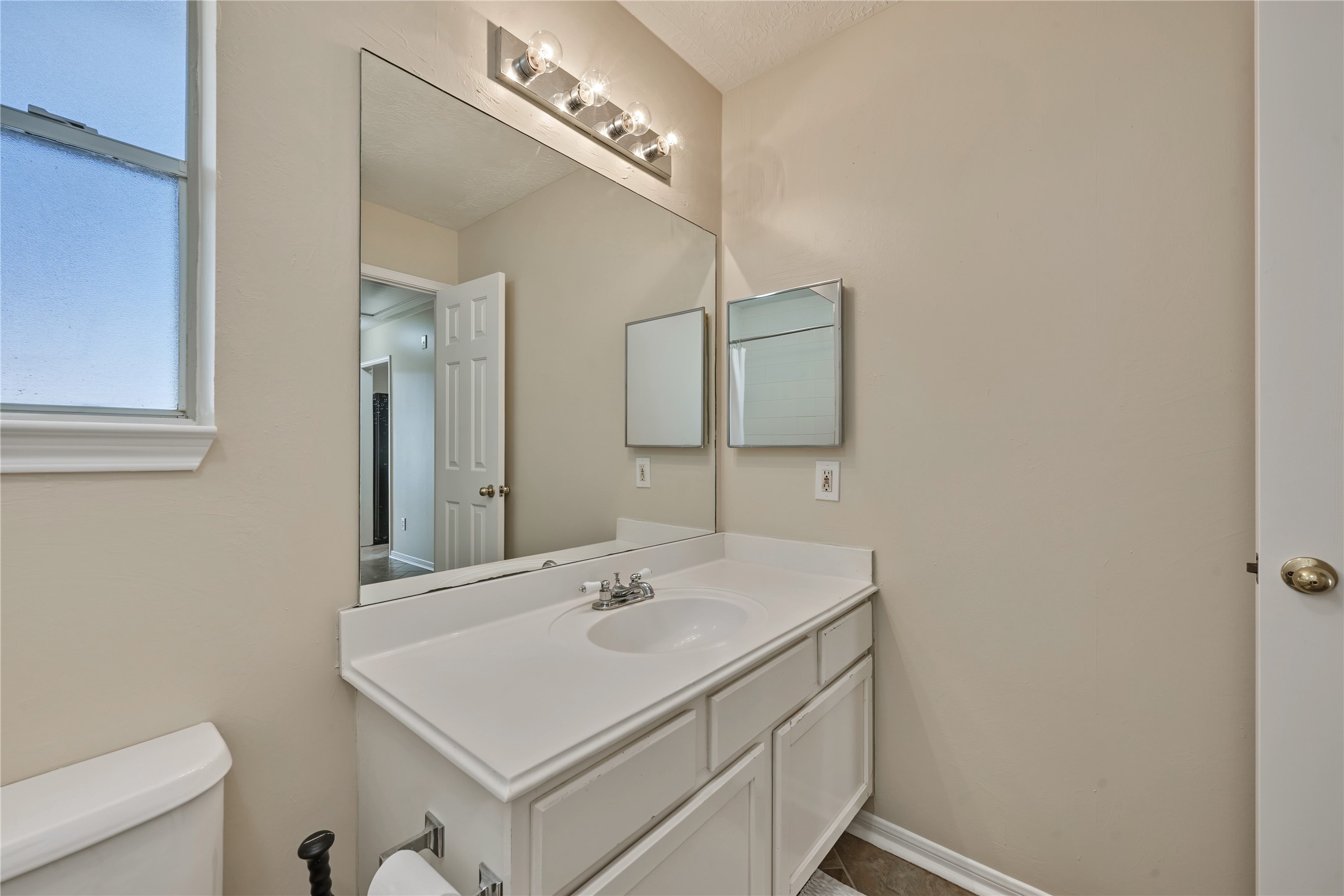 102 Crimson Bay Drive, League City, TX 77573