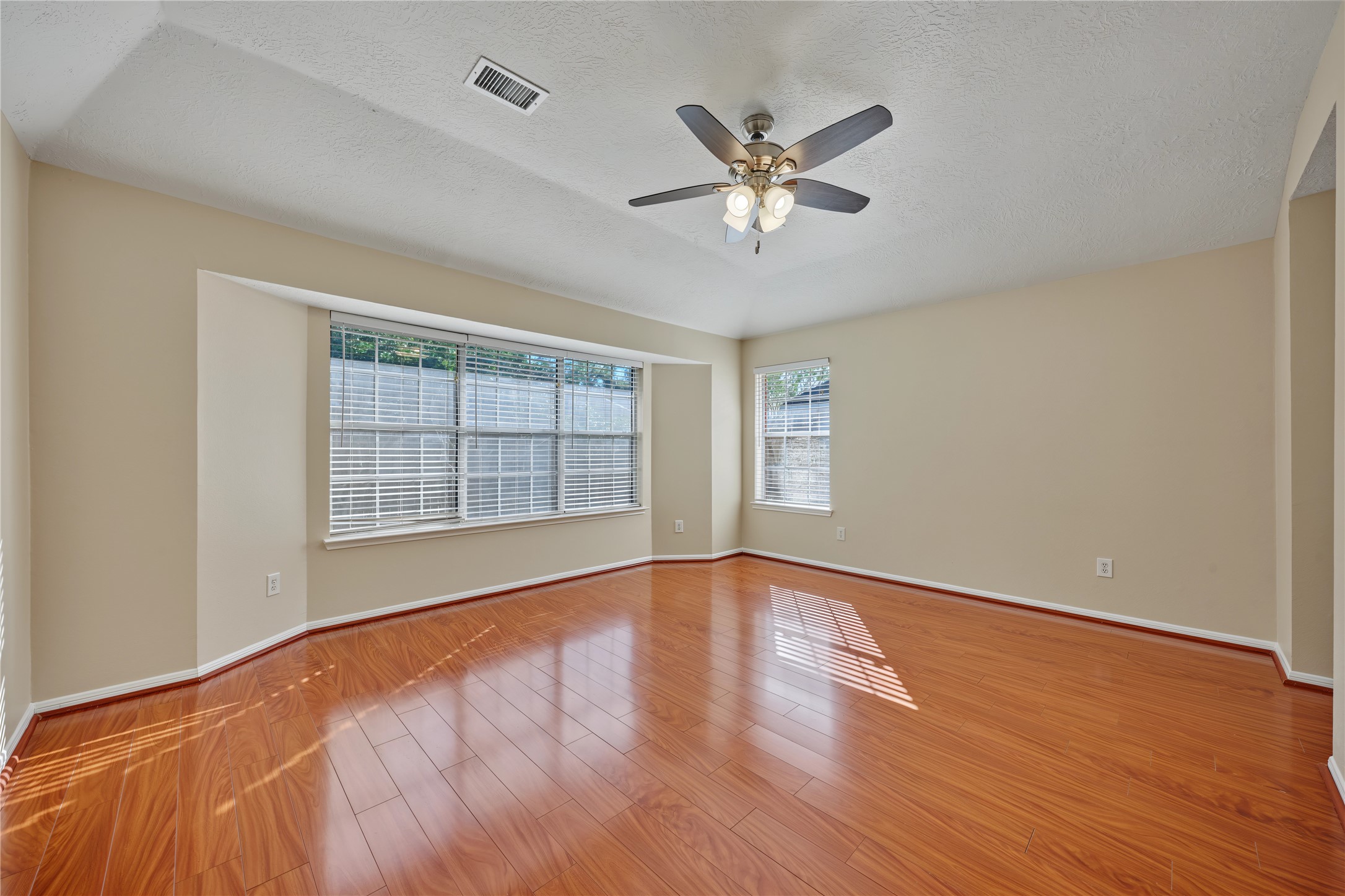102 Crimson Bay Drive, League City, TX 77573