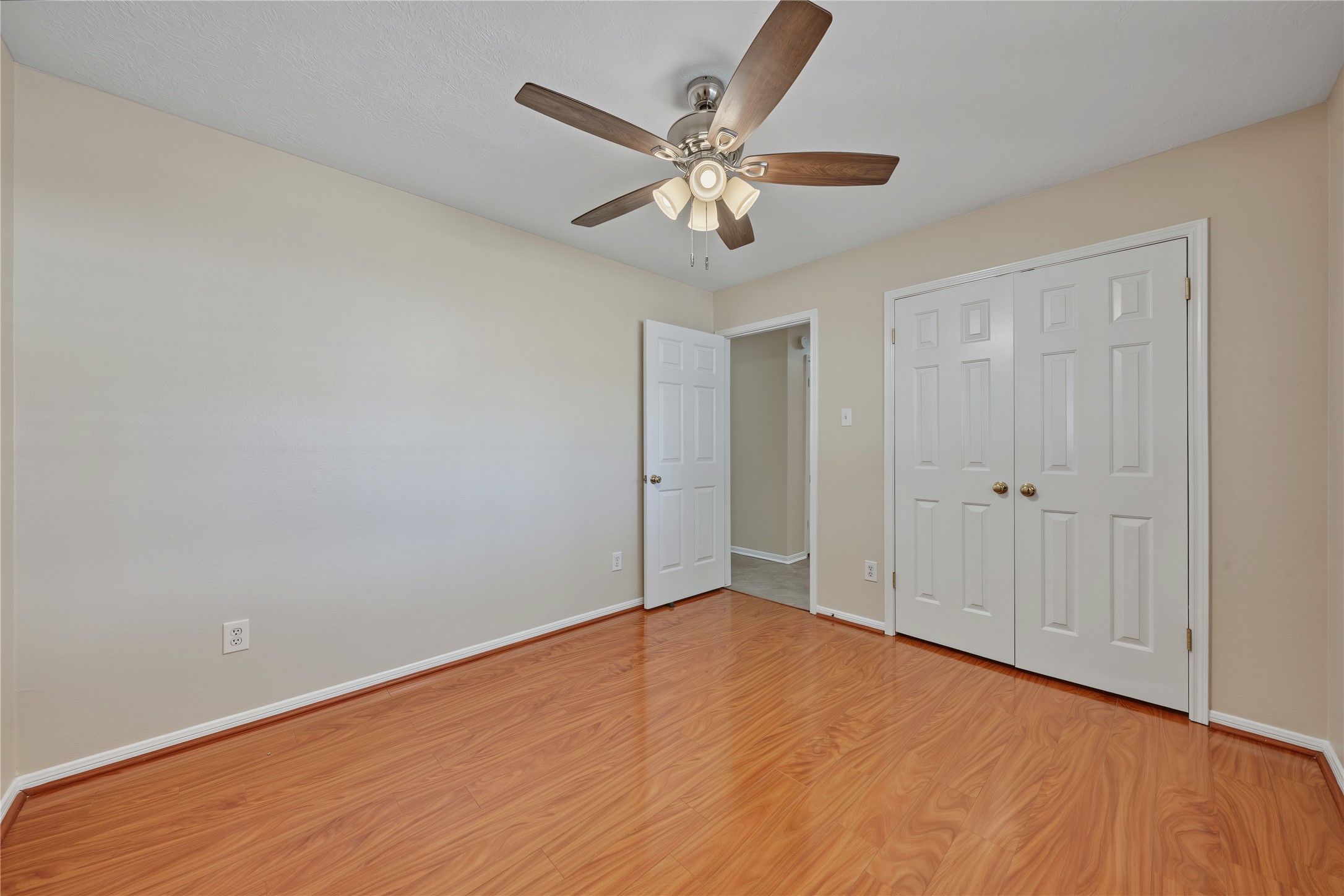 102 Crimson Bay Drive, League City, TX 77573