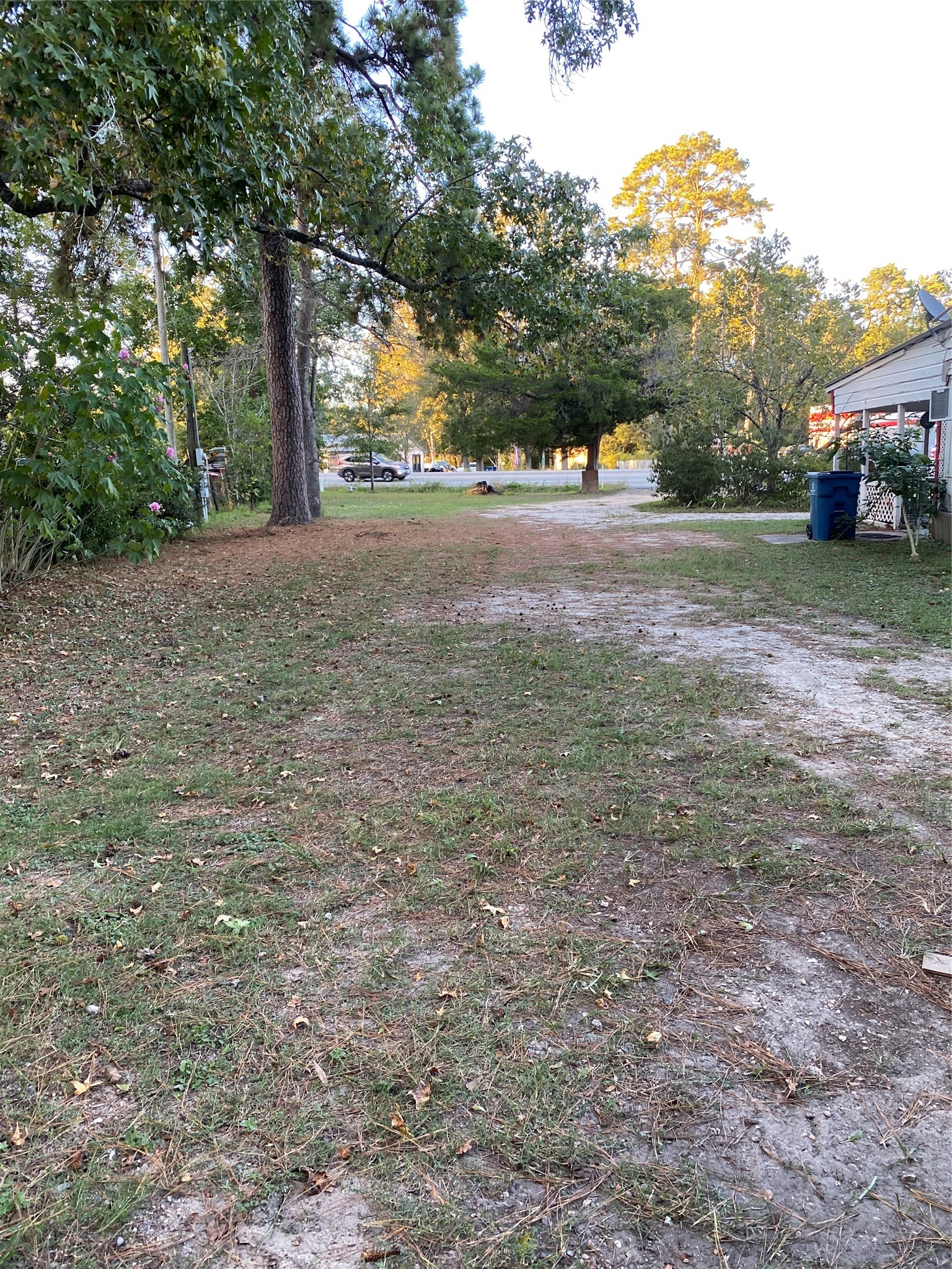 Workshop towards entrance to property at FM2090.