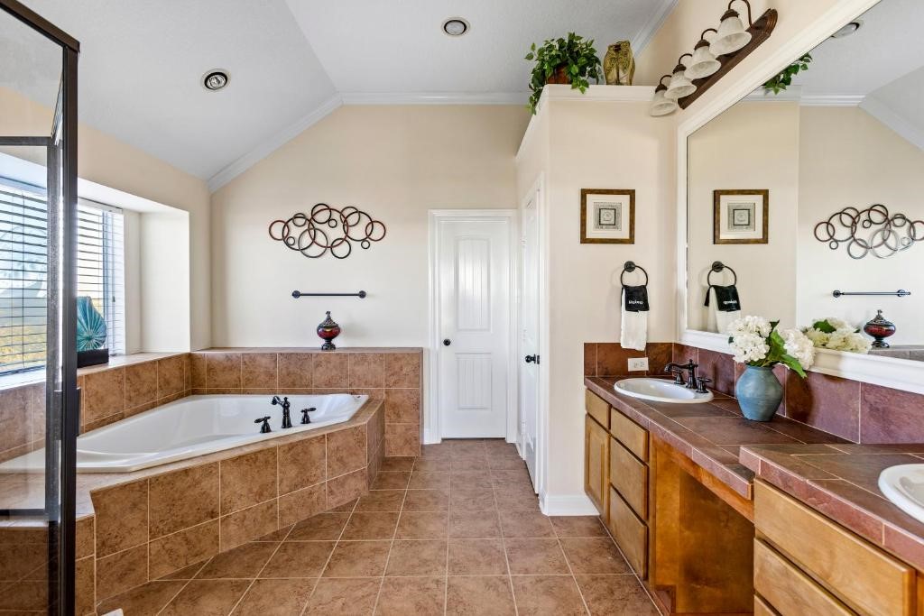 1108 Highway 87, Gilchrist, TX 77617