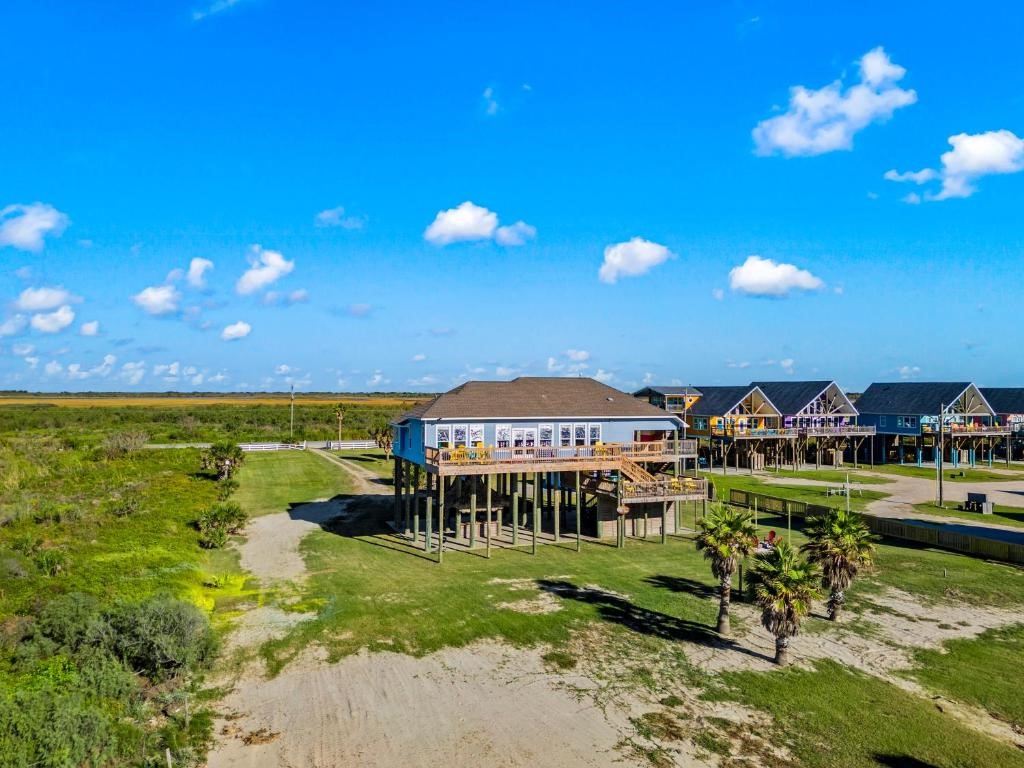 1108 Highway 87, Gilchrist, TX 77617