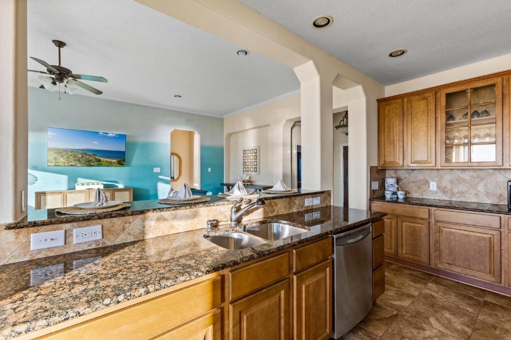 1108 Highway 87, Gilchrist, TX 77617