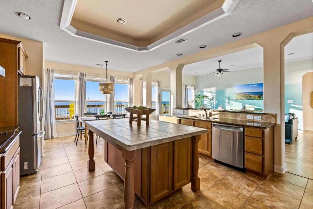 1108 Highway 87, Gilchrist, TX 77617