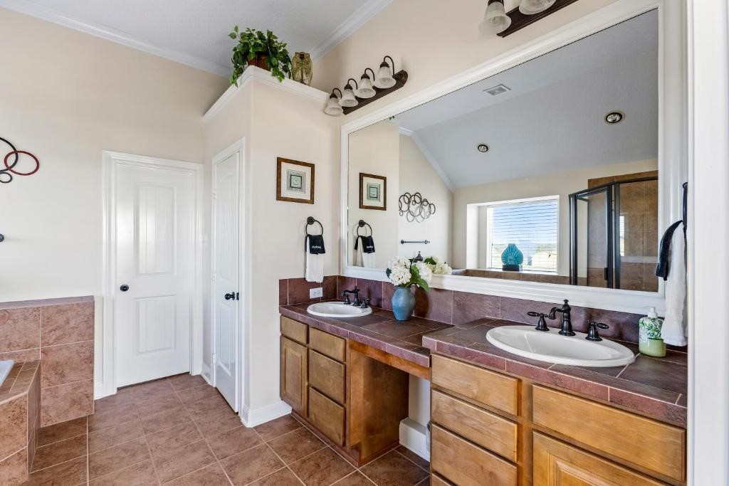 1108 Highway 87, Gilchrist, TX 77617