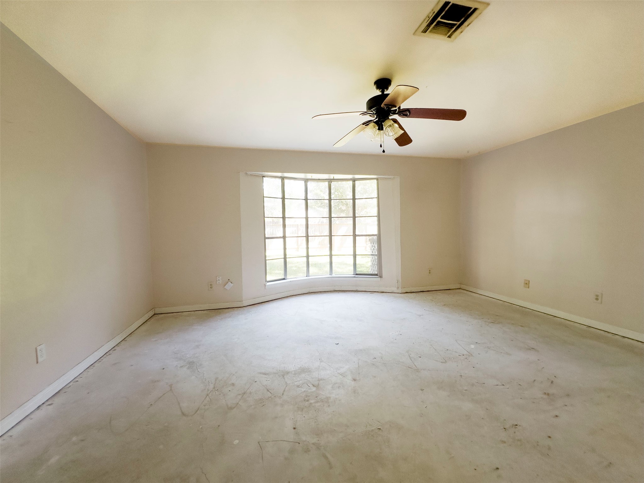 Primary suite with bay window
