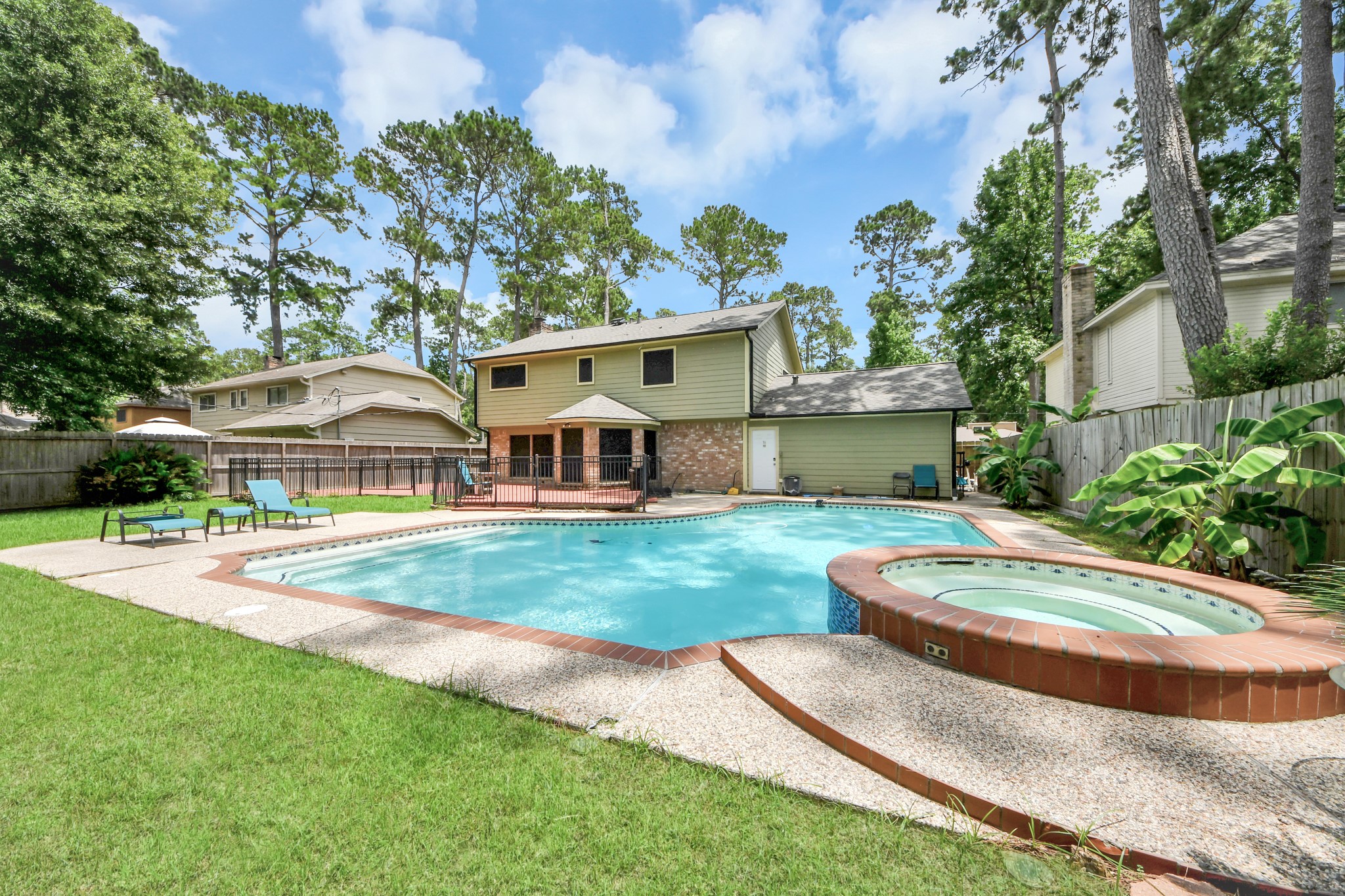 A spectacular saltwater pool takes center stage across the massive rear grounds, complete with an integrated hot tub designed for effortless end-of-day unwinding.