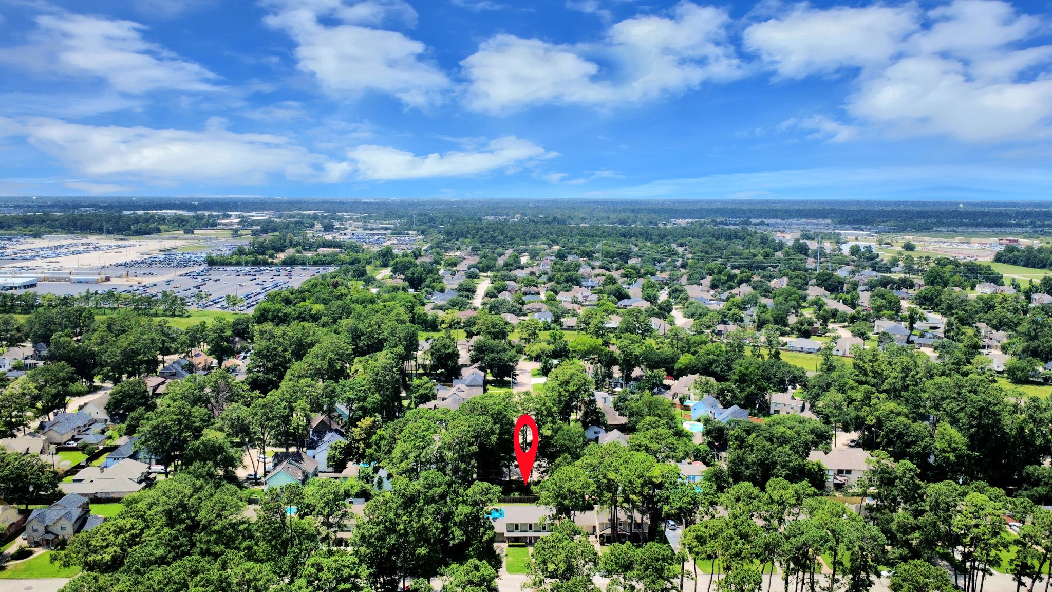 Prime Houston connectivity. This macro-level aerial perspective highlights the propertys private placement within an established neighborhood while showcasing its easy relationship to the surrounding Texas landscape.