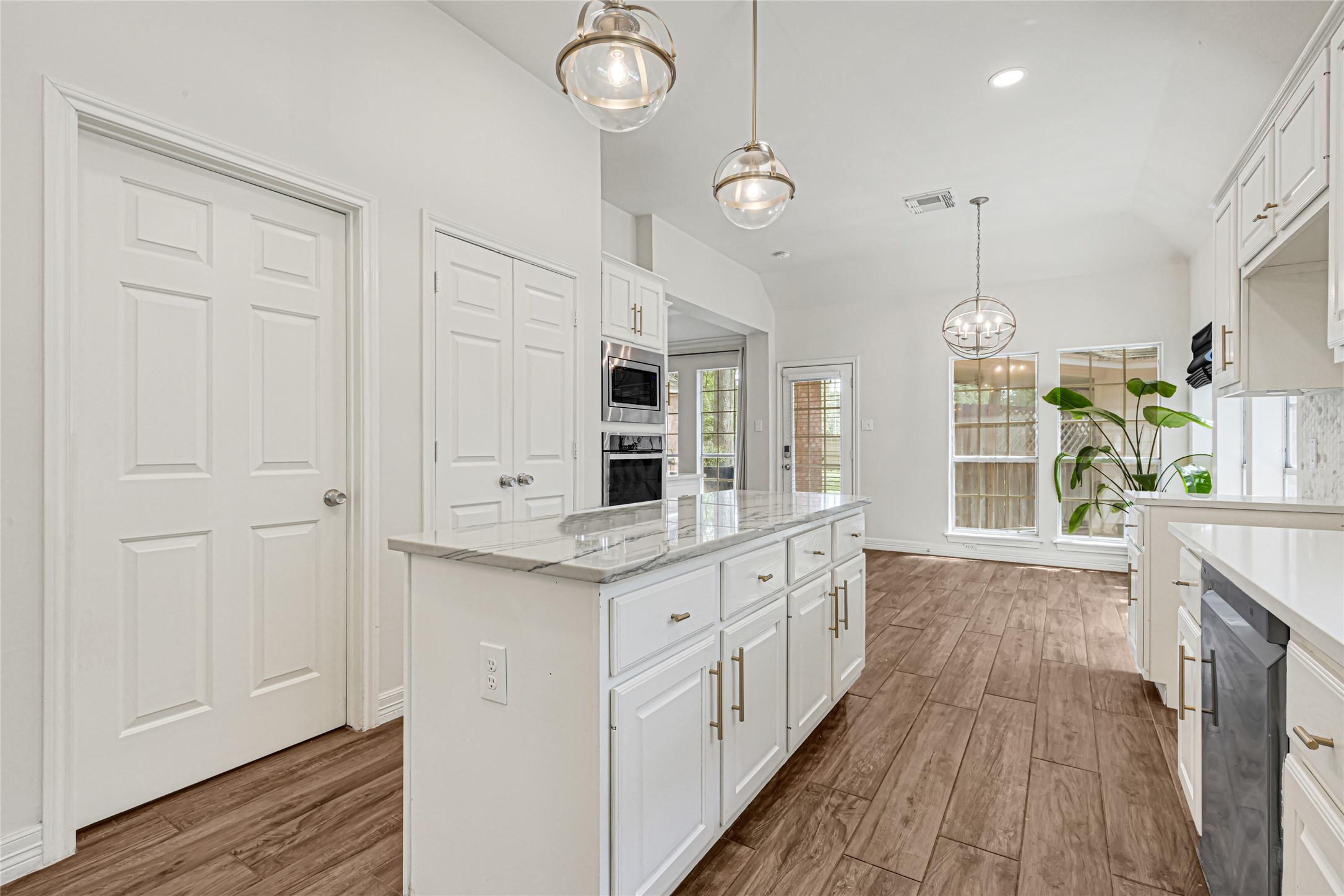 4122 Echo Mountain Drive, Houston, TX 77345