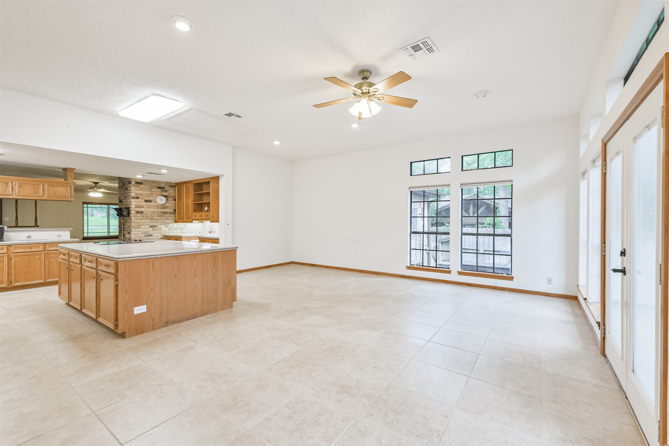 252 Springs Edge Drive, Montgomery, TX 77356
