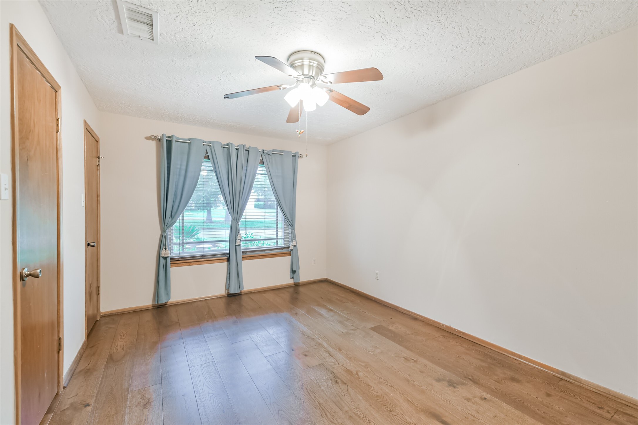 252 Springs Edge Drive, Montgomery, TX 77356