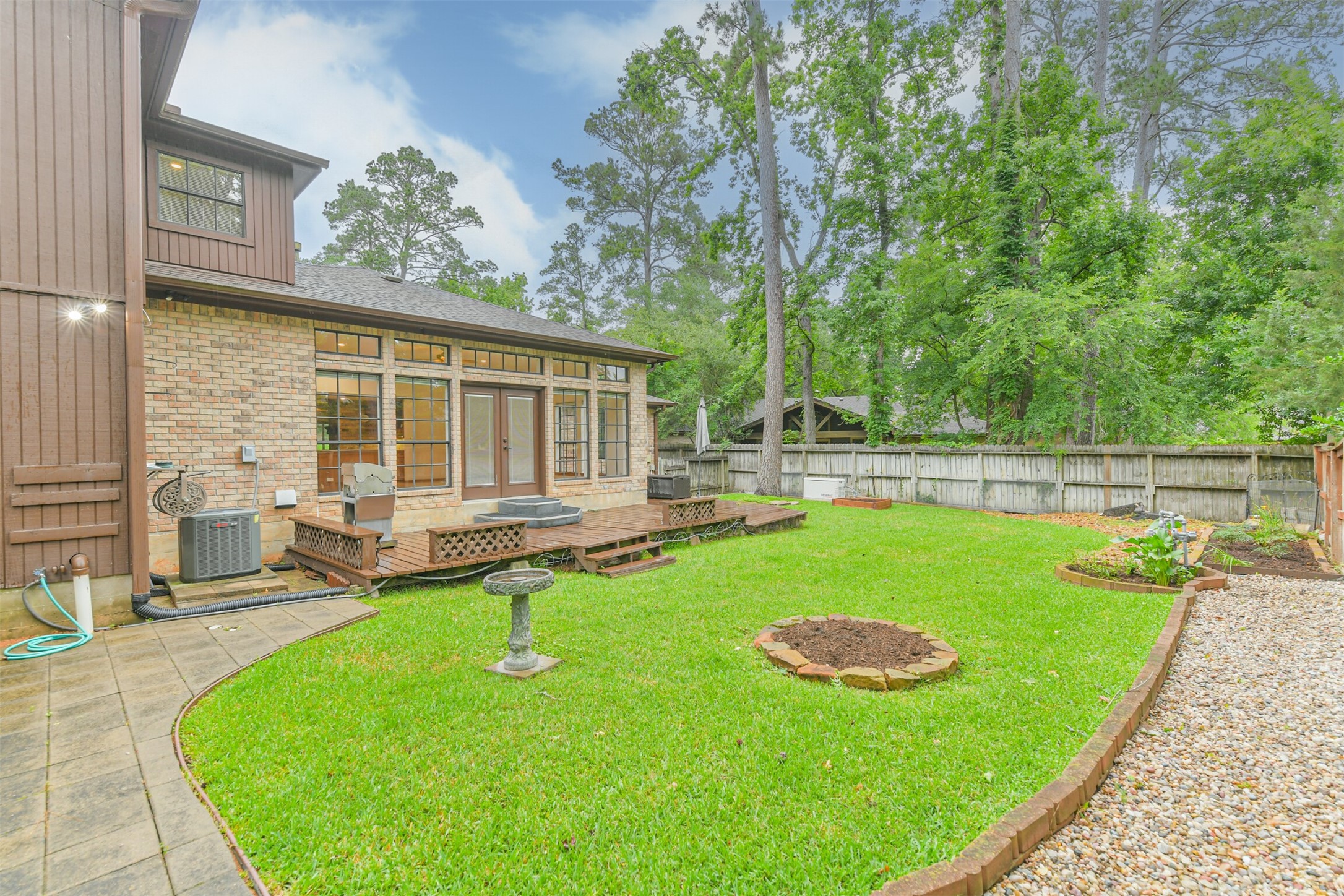 252 Springs Edge Drive, Montgomery, TX 77356