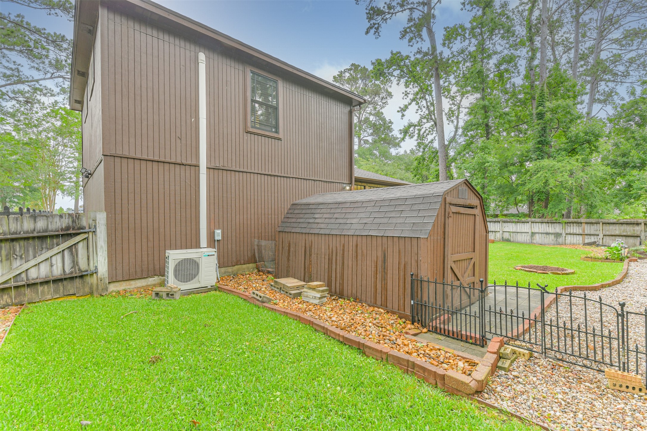 252 Springs Edge Drive, Montgomery, TX 77356