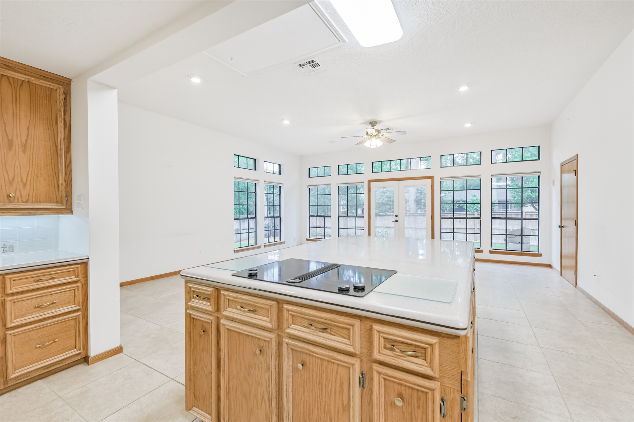 252 Springs Edge Drive, Montgomery, TX 77356