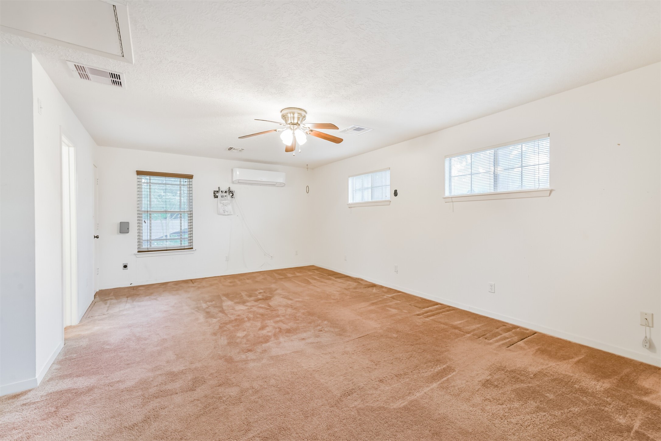 252 Springs Edge Drive, Montgomery, TX 77356