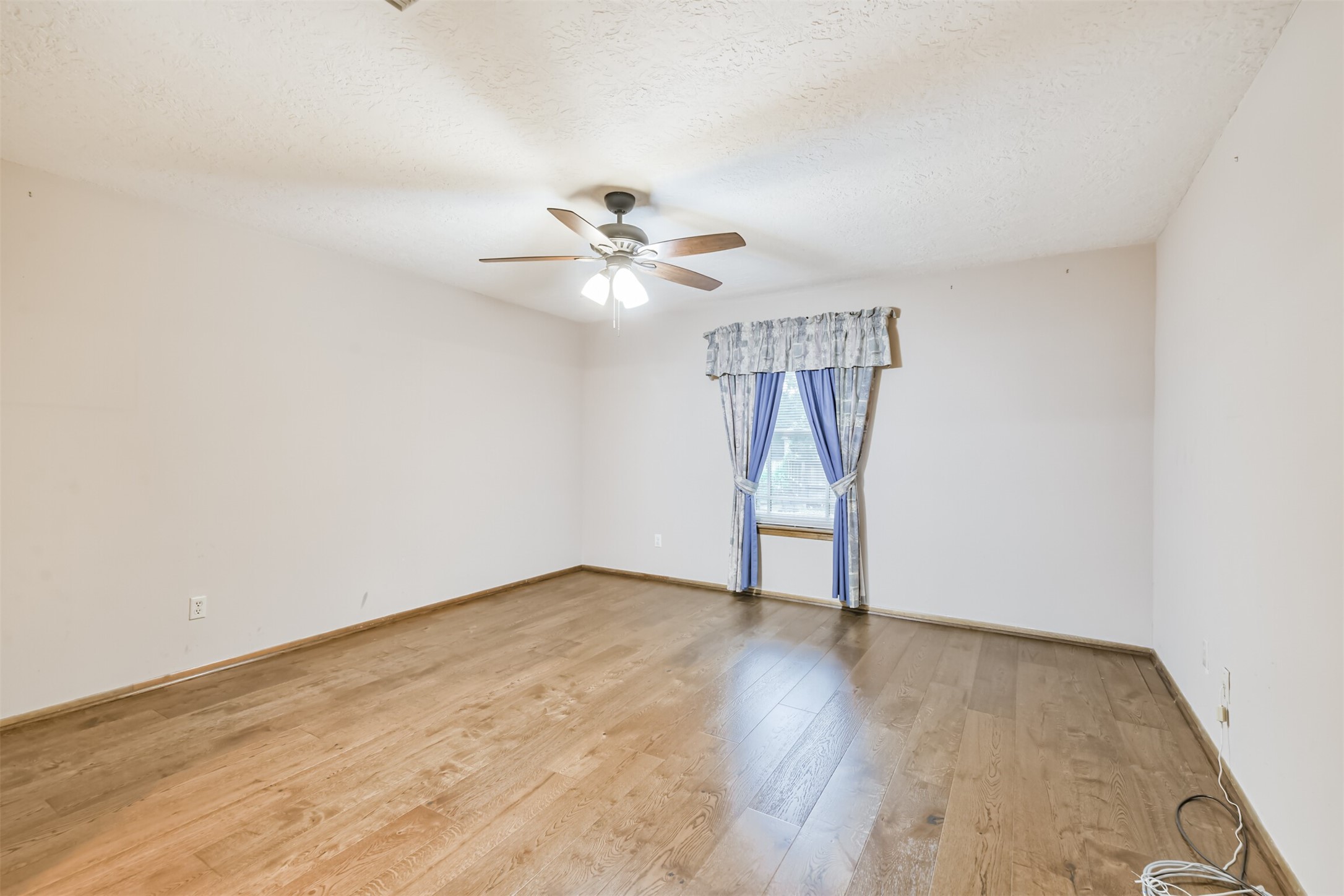 252 Springs Edge Drive, Montgomery, TX 77356