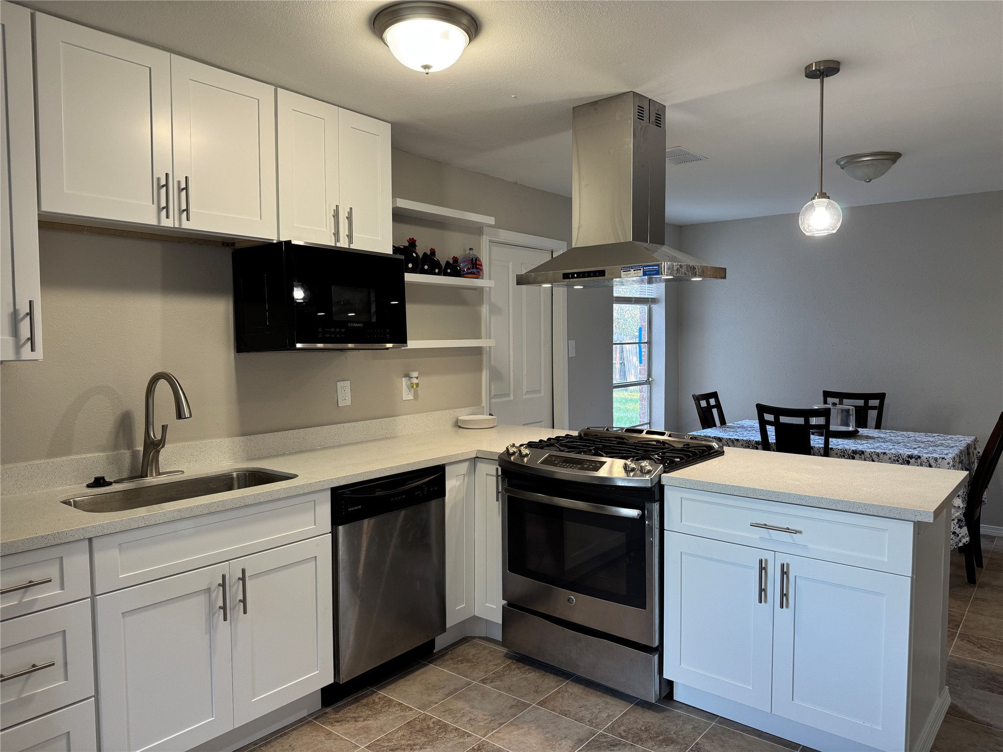 606 Linda Lane, Alvin, TX 77511