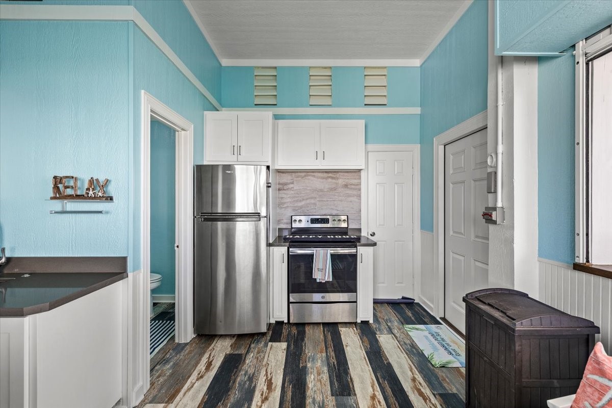 Stove & refrigerator